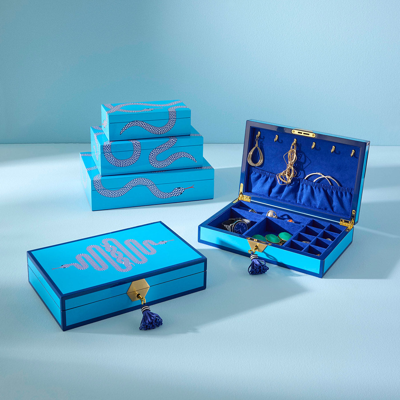 Elegant Medium Lacquer Box - Handcrafted Wooden Storage Box for Jewelry, Keepsakes & Home Decor - Perfect for Gift Giving & Organizing Small Treasures