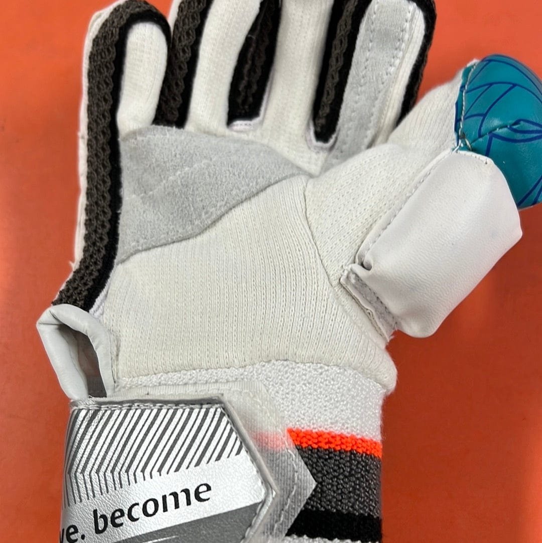 SG Club Junior Cricket Batting Gloves - Youth Cricket Gloves for Boys & Girls - Lightweight Protective Gear for Junior Cricket Players - Perfect for Practice, Training & Matches