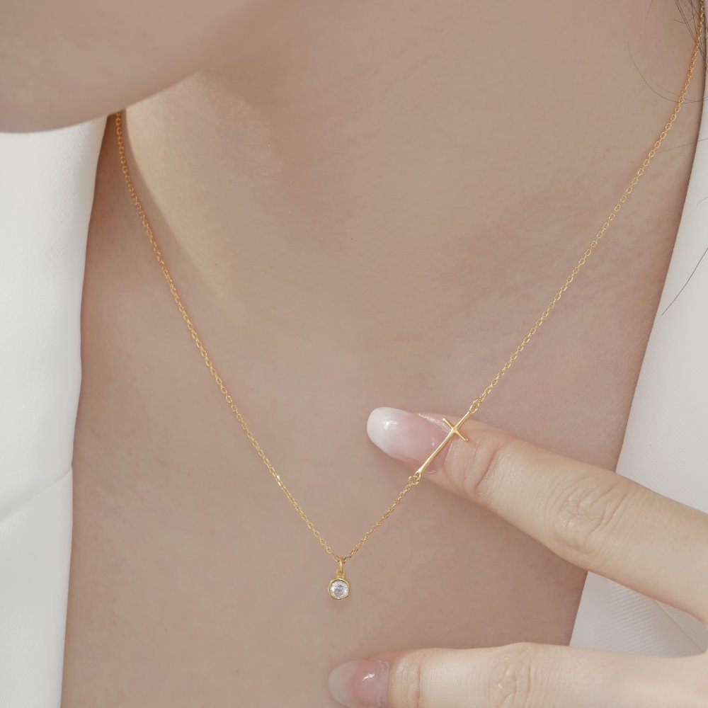 Trendy Silver Cross Chain Necklace for Women - Stainless Steel Religious Jewelry Gift for Christmas, Baptism & Everyday Wear | DY0358