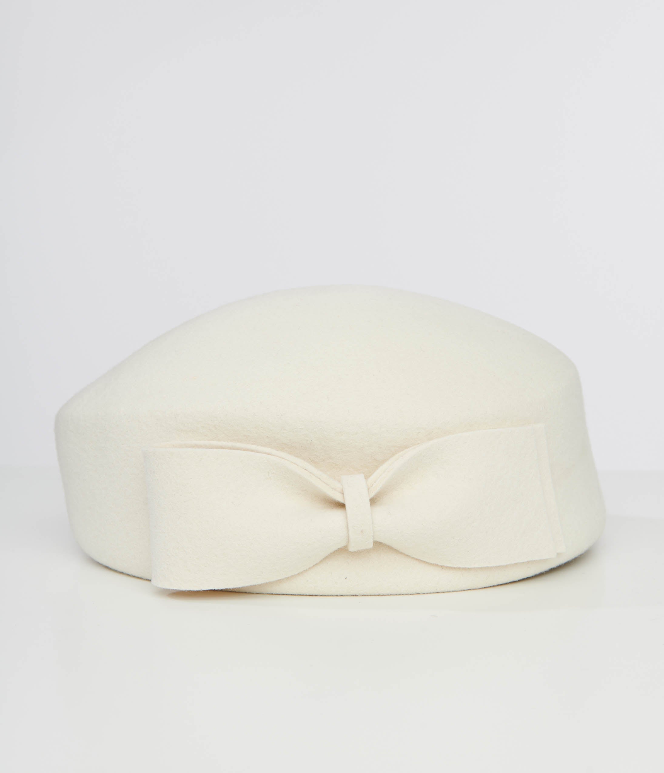 Vintage 1940s Cream Bow Beret - Retro French Style Wool Hat for Women, Fashion Accessory for Fall & Winter Outfits, Cosplay & Photo Shoots