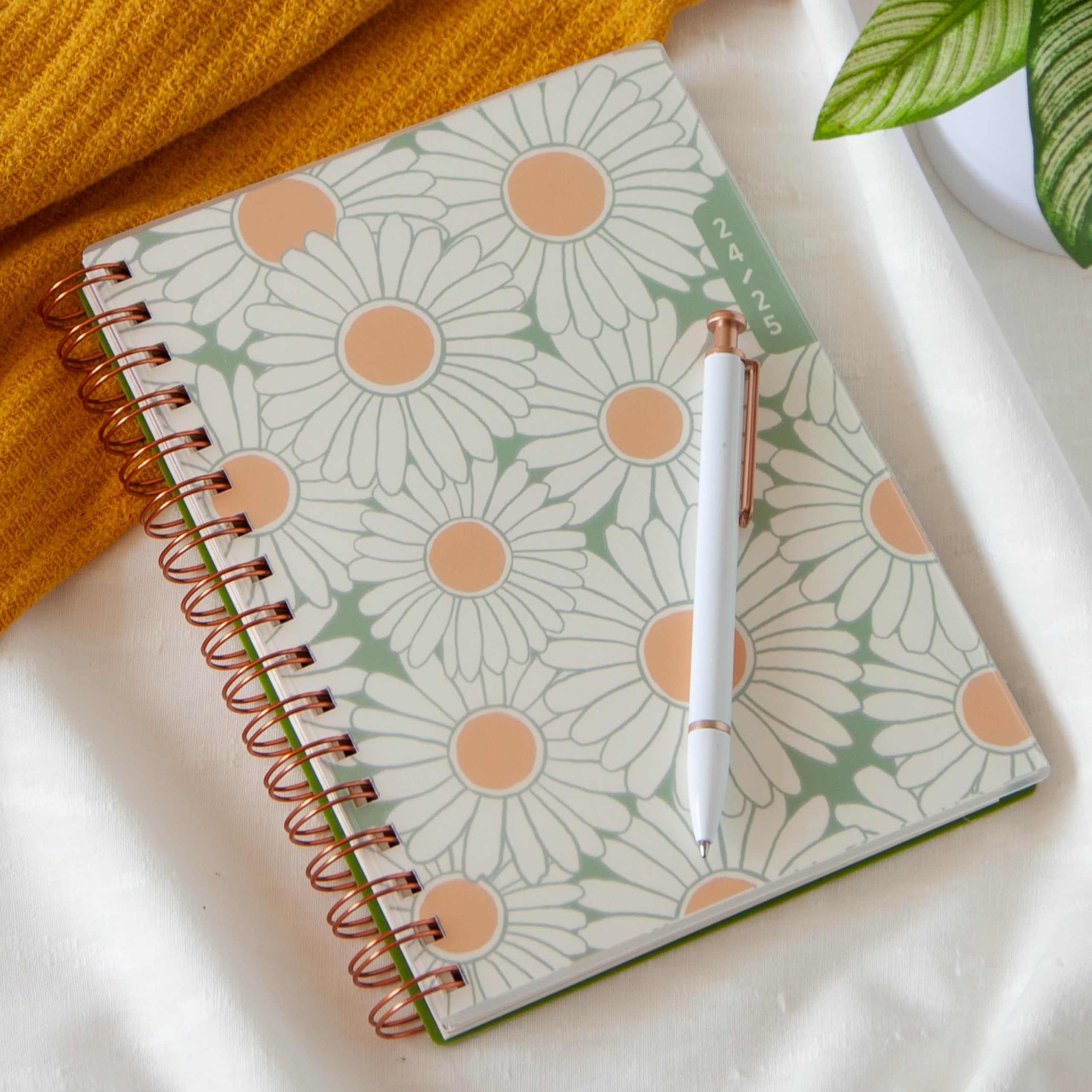 WAAV 2024-2025 Academic Planner - Weekly & Monthly Organizer with Daisy Flexible Cover, 5.8”x8.6” Wirebound Notebook for Students & Professionals - Perfect for School, Work & Personal Scheduling (Michelle 150635)
