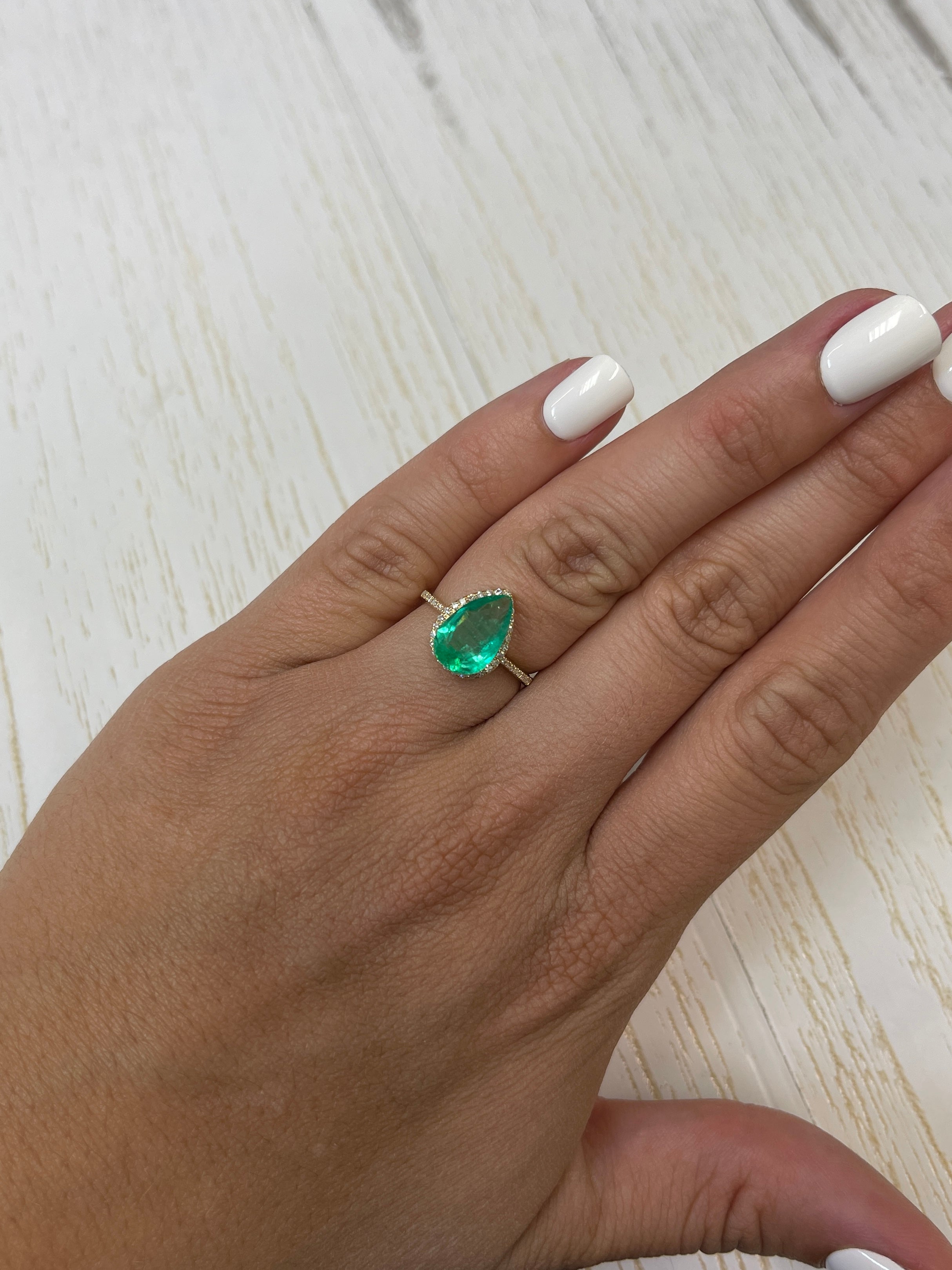 2.52 Carat Natural Colombian Emerald Pear Cut Loose Gemstone - Vivid Green Color Band for Jewelry Making, Engagement Rings & Fine Collections