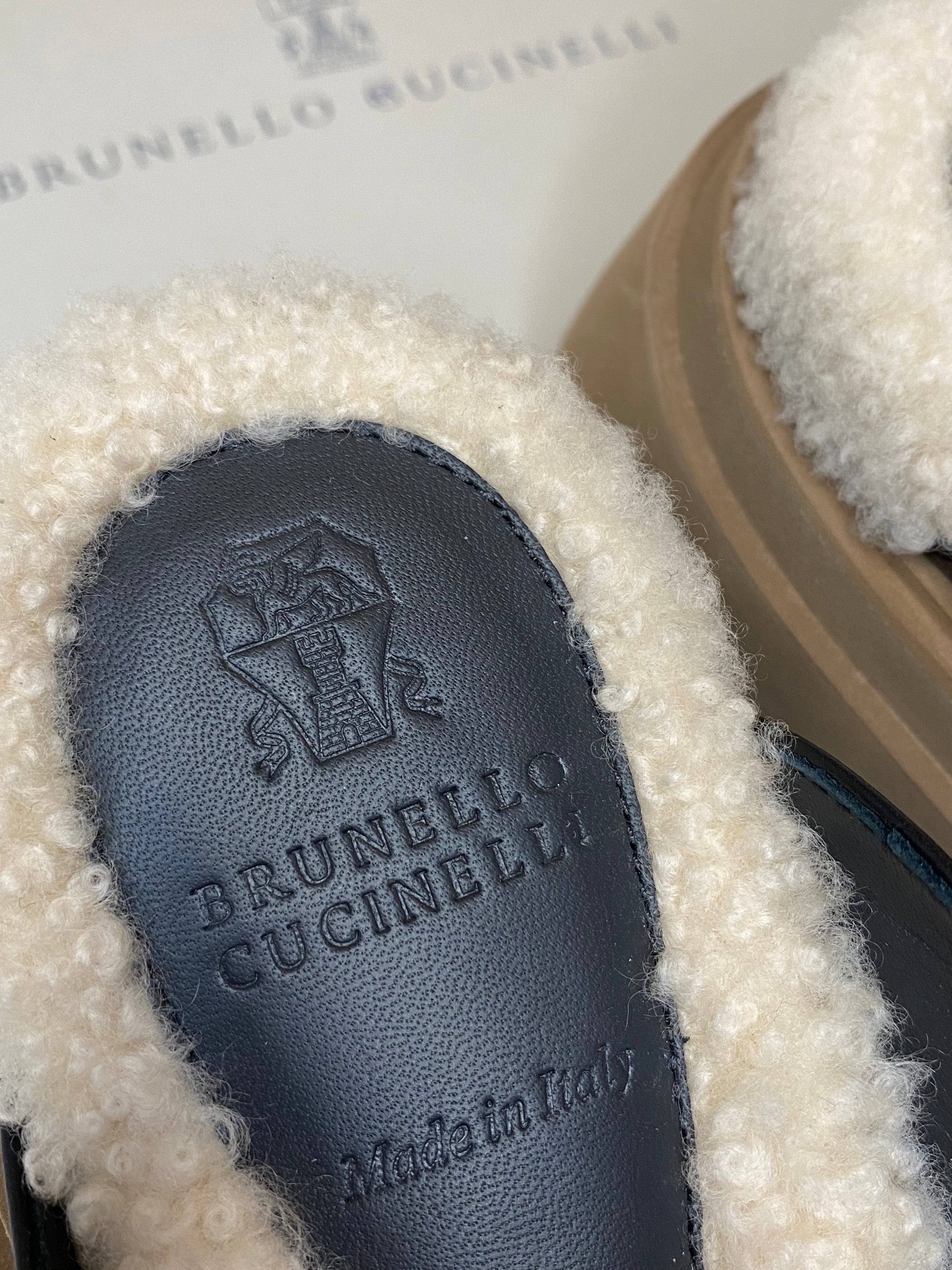 Cozy Shearling Lined Lug Sole Clogs - Warm Winter House Shoes for Women & Men | Perfect for Indoor Comfort & Outdoor Errands