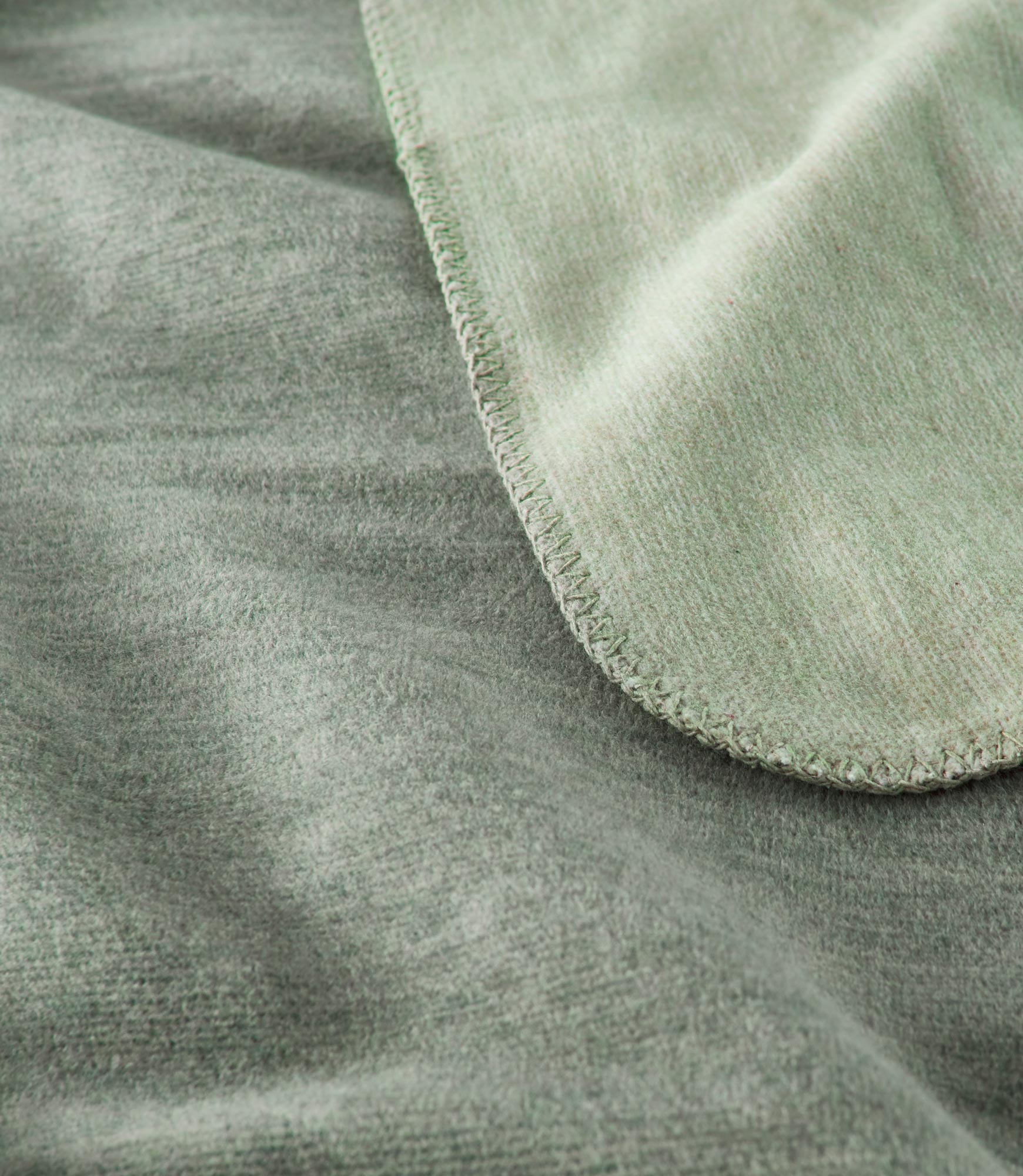Alta Reversible Cotton Blanket - Soft & Breathable All-Season Throw - Perfect for Bed, Sofa, or Outdoor Picnics