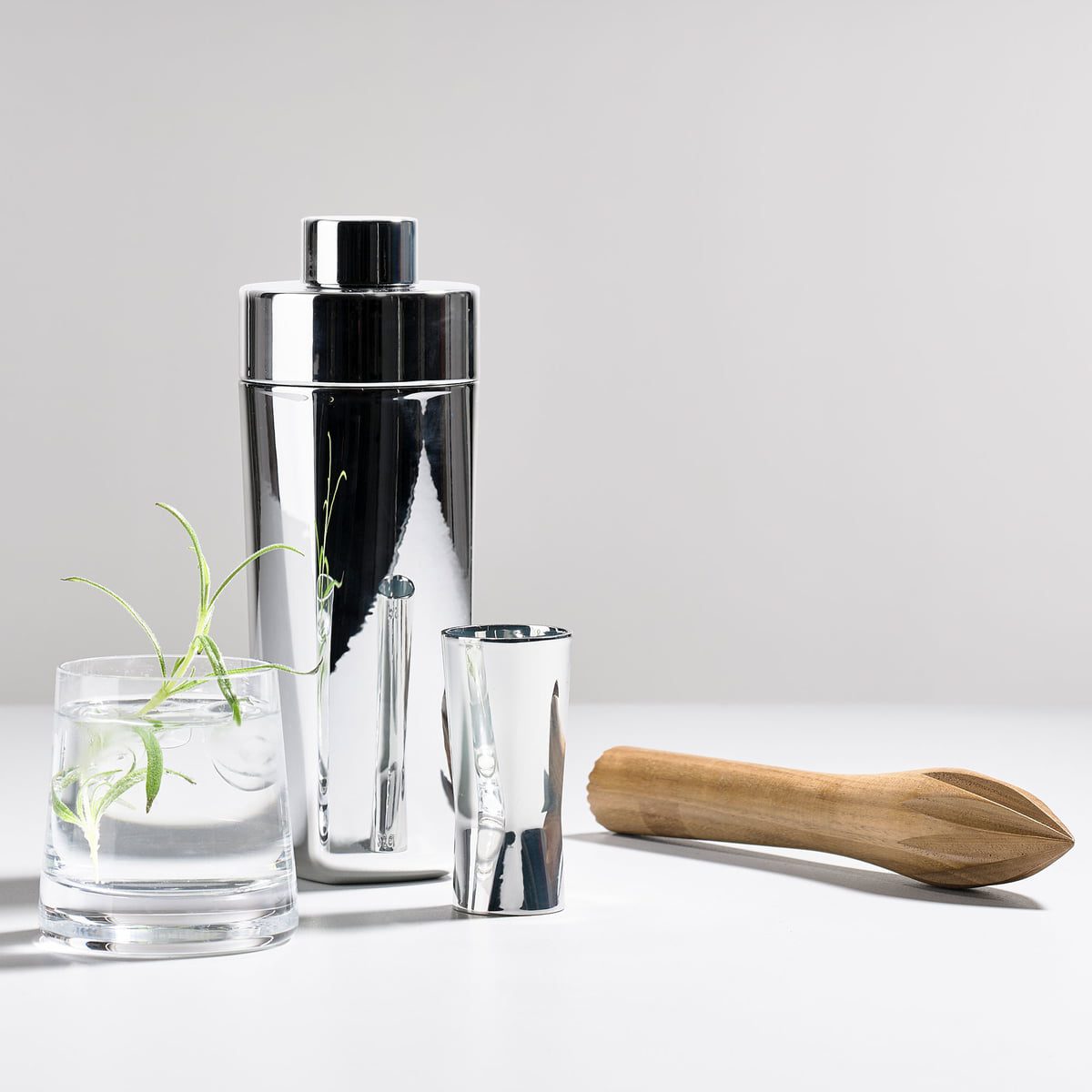 Premium ZONE DENMARK Stainless Steel Cocktail Shaker - Professional Bar Mixing Tool for Home & Cocktail Parties - Perfect for Mojitos, Margaritas & Martinis