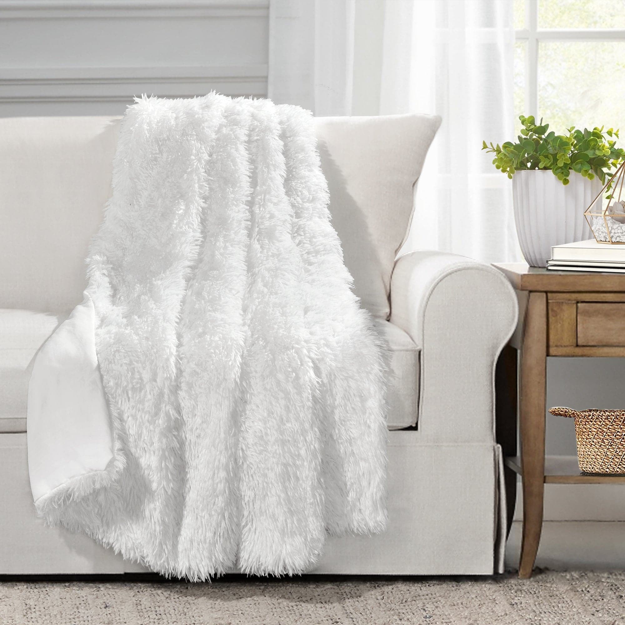 Emma Soft Faux Fur Throw Blanket - Cozy Plush Sherpa Fleece for Couch, Bed & Sofa - Perfect for Winter, Home Decor & Gift Ideas