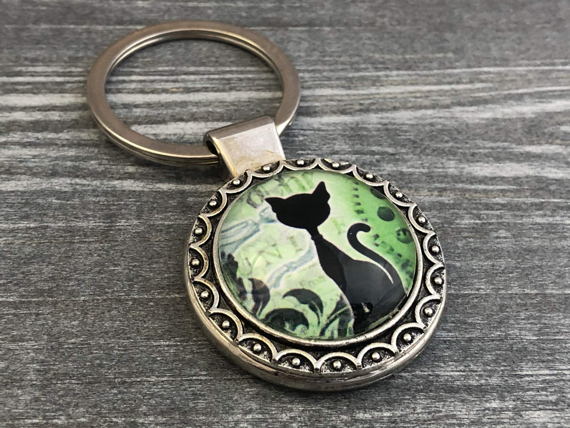 Stylish Cat Keychain for Women - Cute Handbag Charm Accessory - Perfect for Purse, Backpack & Keyring Gifts