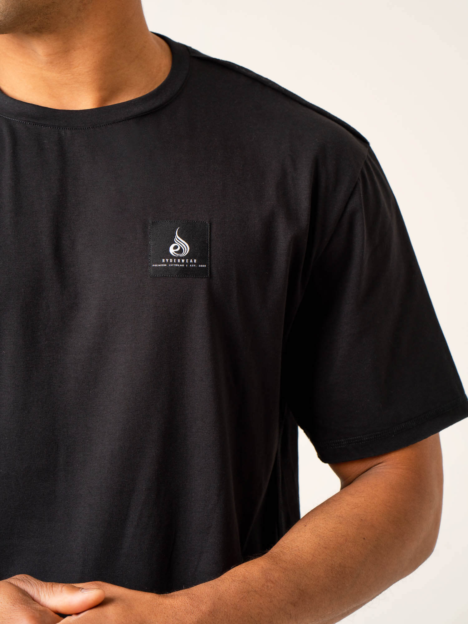 Stylish Oversized Black T-Shirt for Men & Women | Comfortable & Trendy Cotton Tee | Perfect for Casual Wear, Street Style & Layering