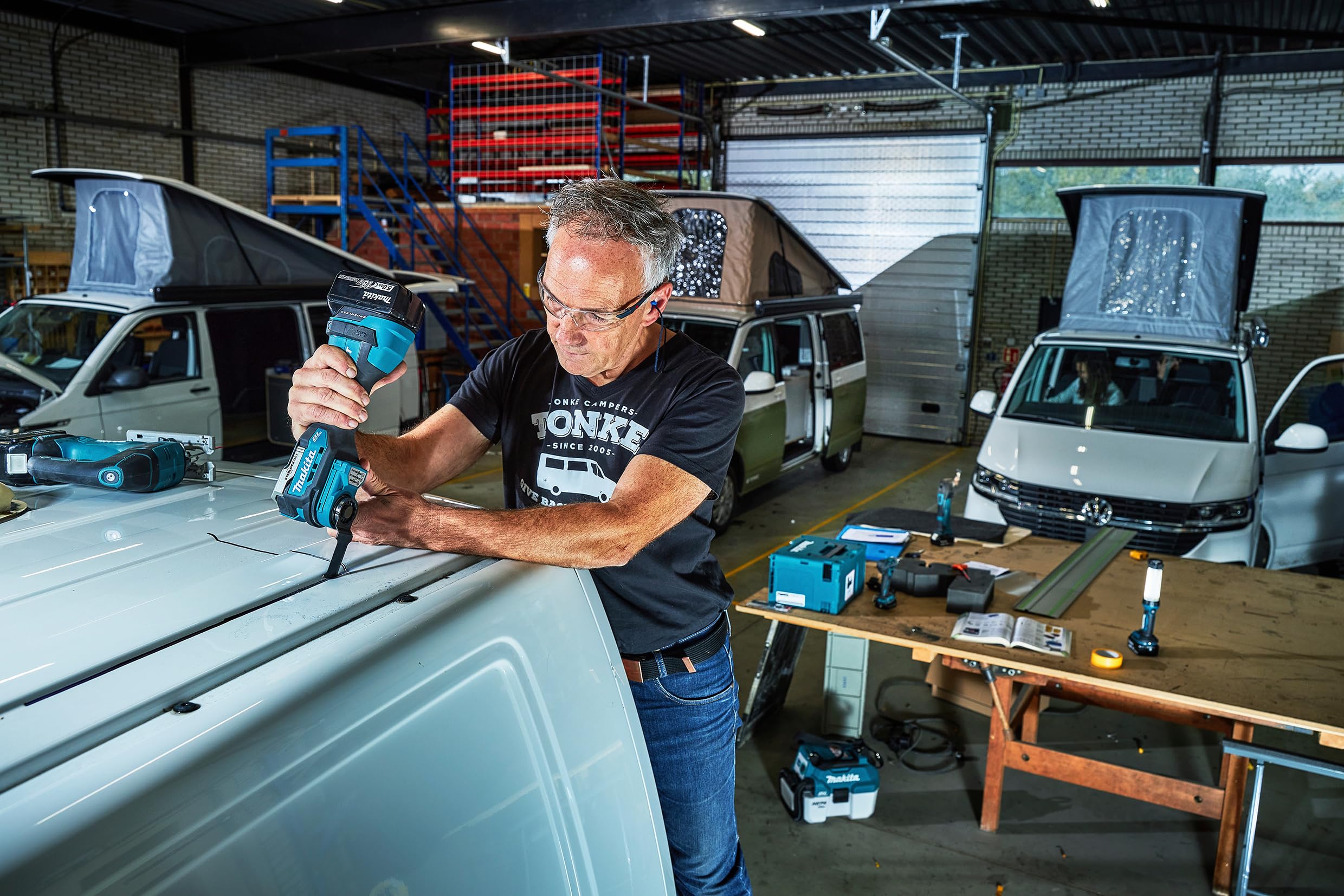 MAKITA DTM52ZJX2 18V LXT Cordless Oscillating Multi-Tool with 32-Piece Accessory Kit (Battery Not Included) - Perfect for Woodworking, Drywall, Grout Removal & DIY Home Renovation Projects