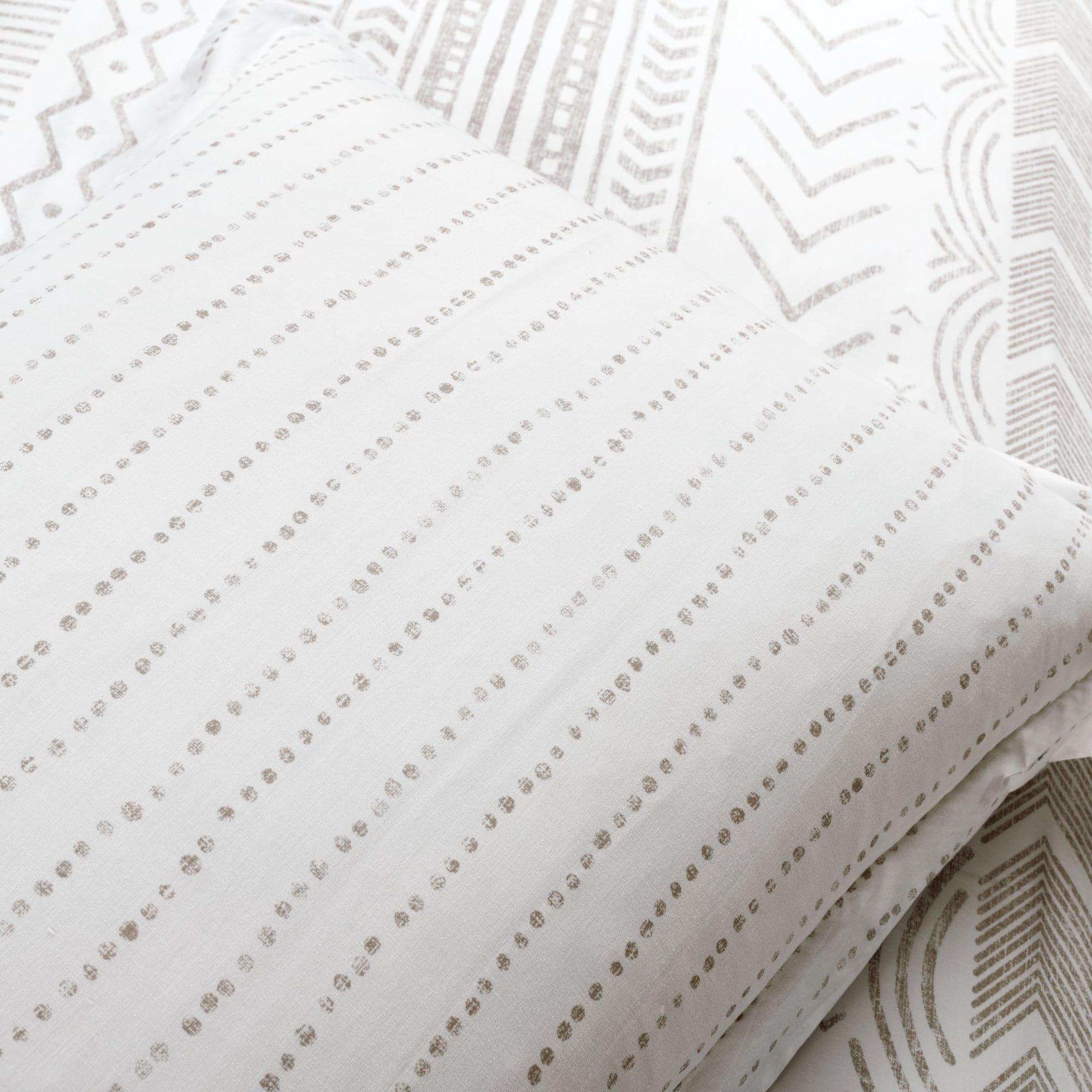 Hygge Geo Reversible Cotton Duvet Cover 3 Piece Set - Soft & Breathable Bedding Set for All Seasons - Perfect for Master Bedroom, Guest Room & Dorm Decor