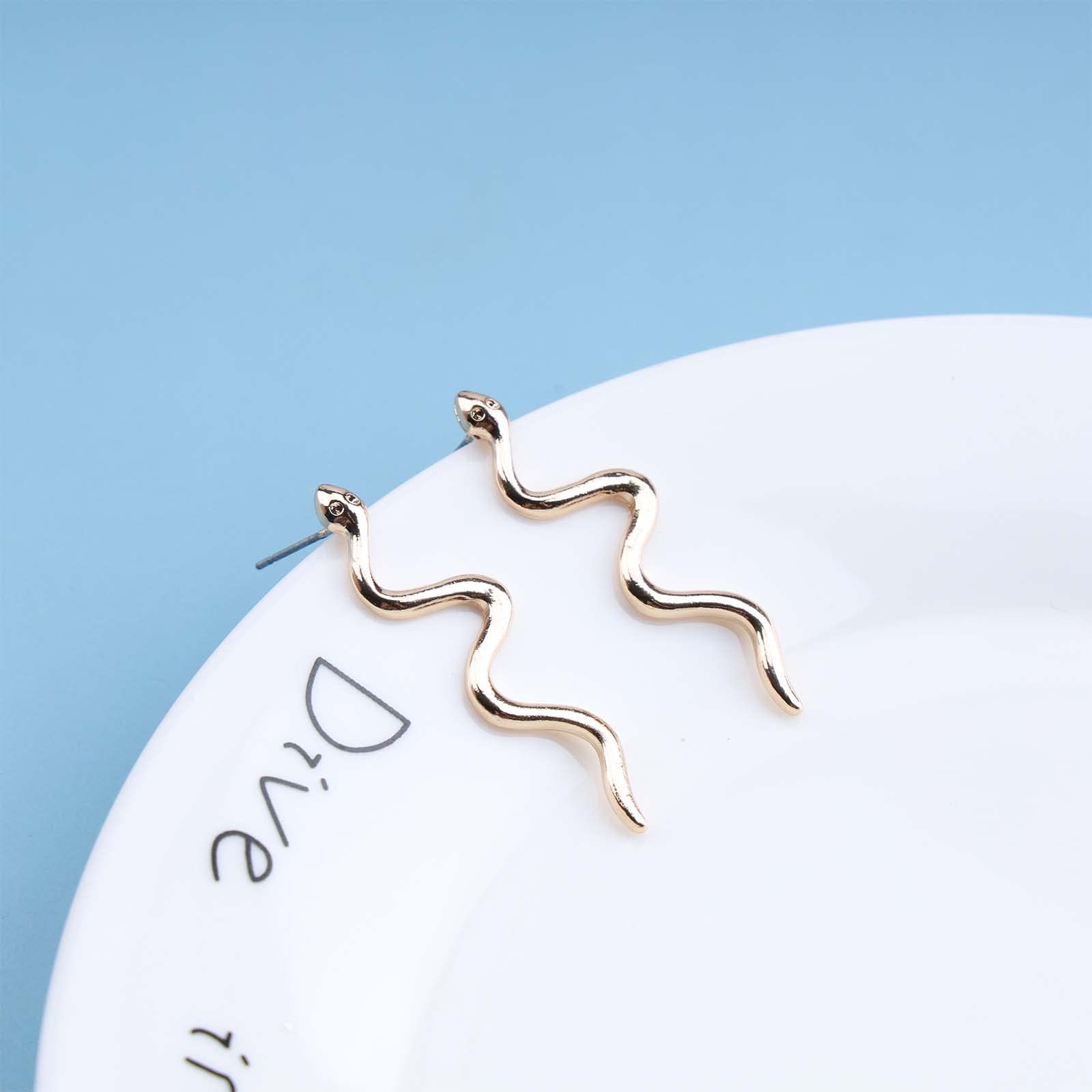 Gold Punk Snake Earrings for Women - Minimalist Serpent Studs, Retro Viper & Cobra Jewelry - Perfect for Gothic, Rock, and Boho Fashion