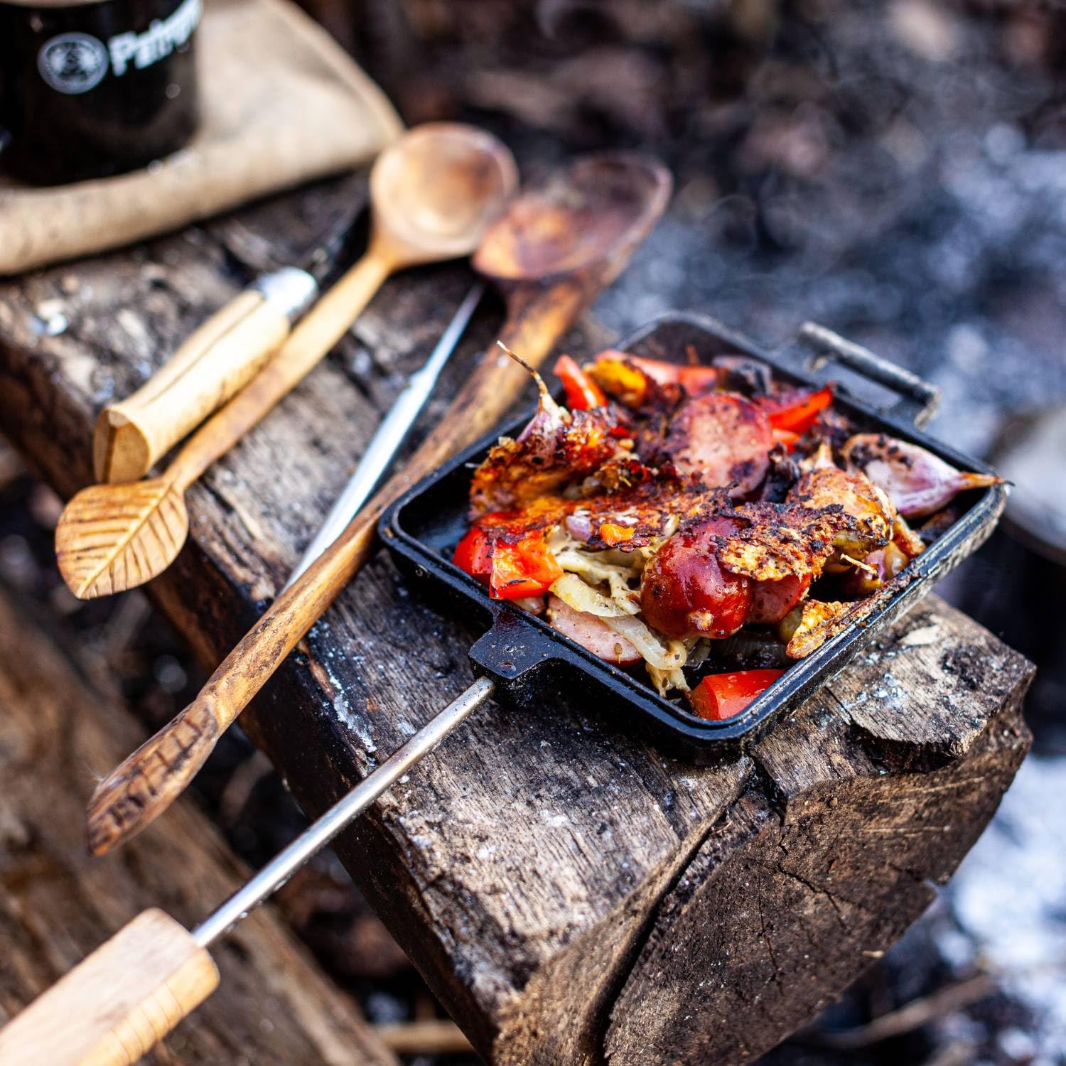 Petromax Hinged Cast Iron Sandwich Pie Iron for Campfire Cooking - Wooden Handles, Perfect for Outdoor Picnics, Camping & Backyard BBQs