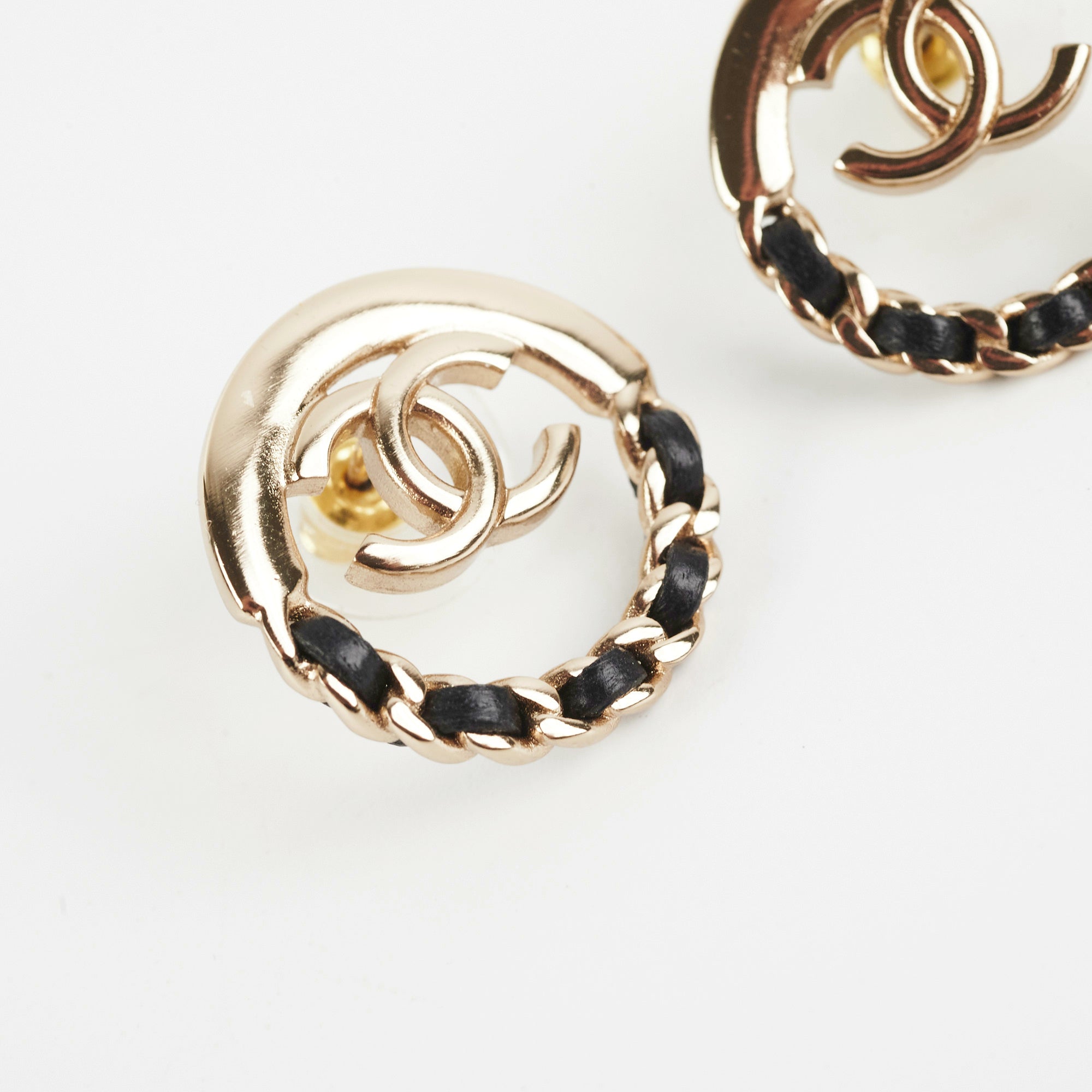 Chanel Round Earrings for Women - Luxury Gold-Plated Pearl Stud Earrings - Elegant Fashion Jewelry for Parties, Weddings & Special Occasions