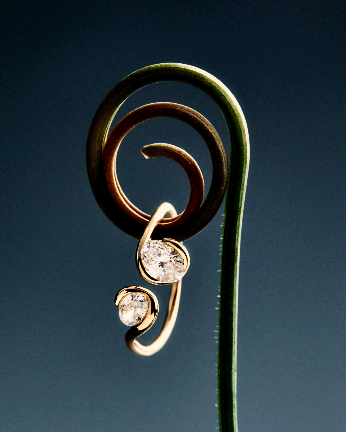 GRID2 Diamond & Gold Leaf Ring for Women - Elegant Stackable Jewelry for Everyday Wear & Special Occasions