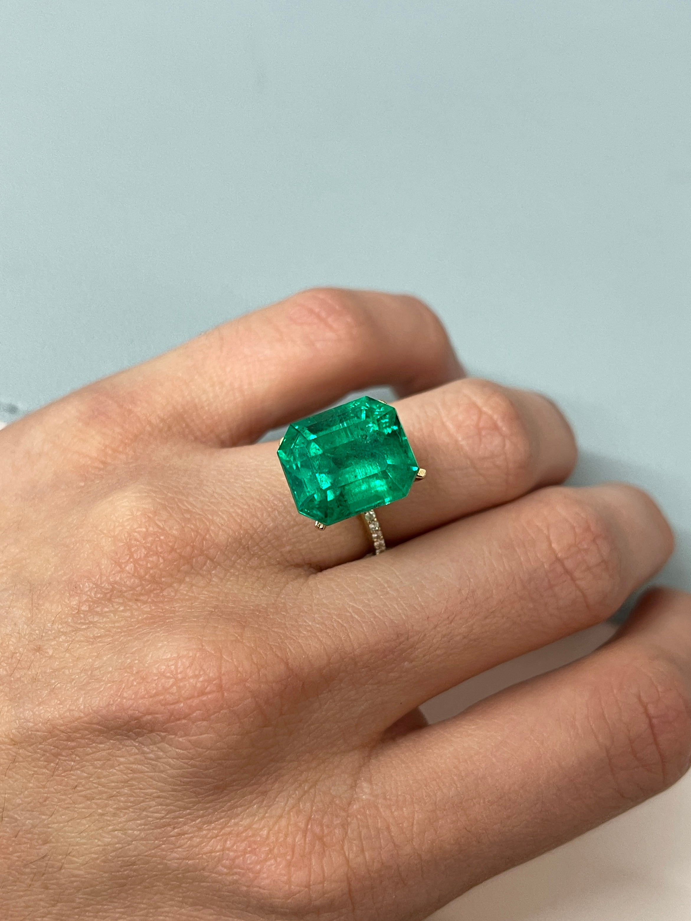 12.81 Carat GRS Certified Minor Oil Vivid Green Colombian Emerald Loose Gemstone for Jewelry Making, Engagement Rings & Luxury Collectibles