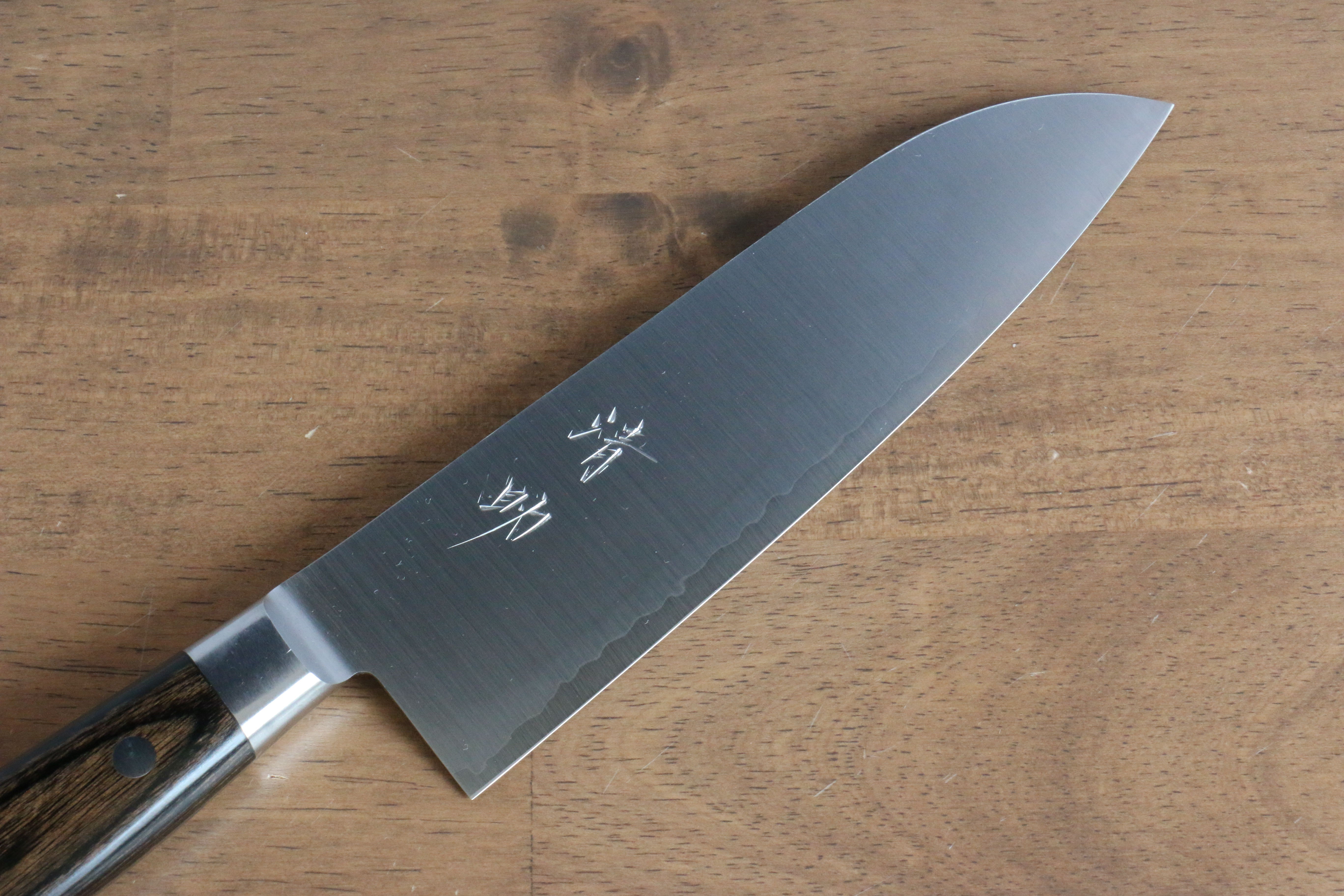 Premium Seisuke SG2 Santoku Knife 180mm with Brown Pakka Wood Handle - Japanese Kitchen Knife for Slicing, Dicing & Chopping Vegetables, Meat & Fish - Perfect for Home Chefs & Professional Kitchens
