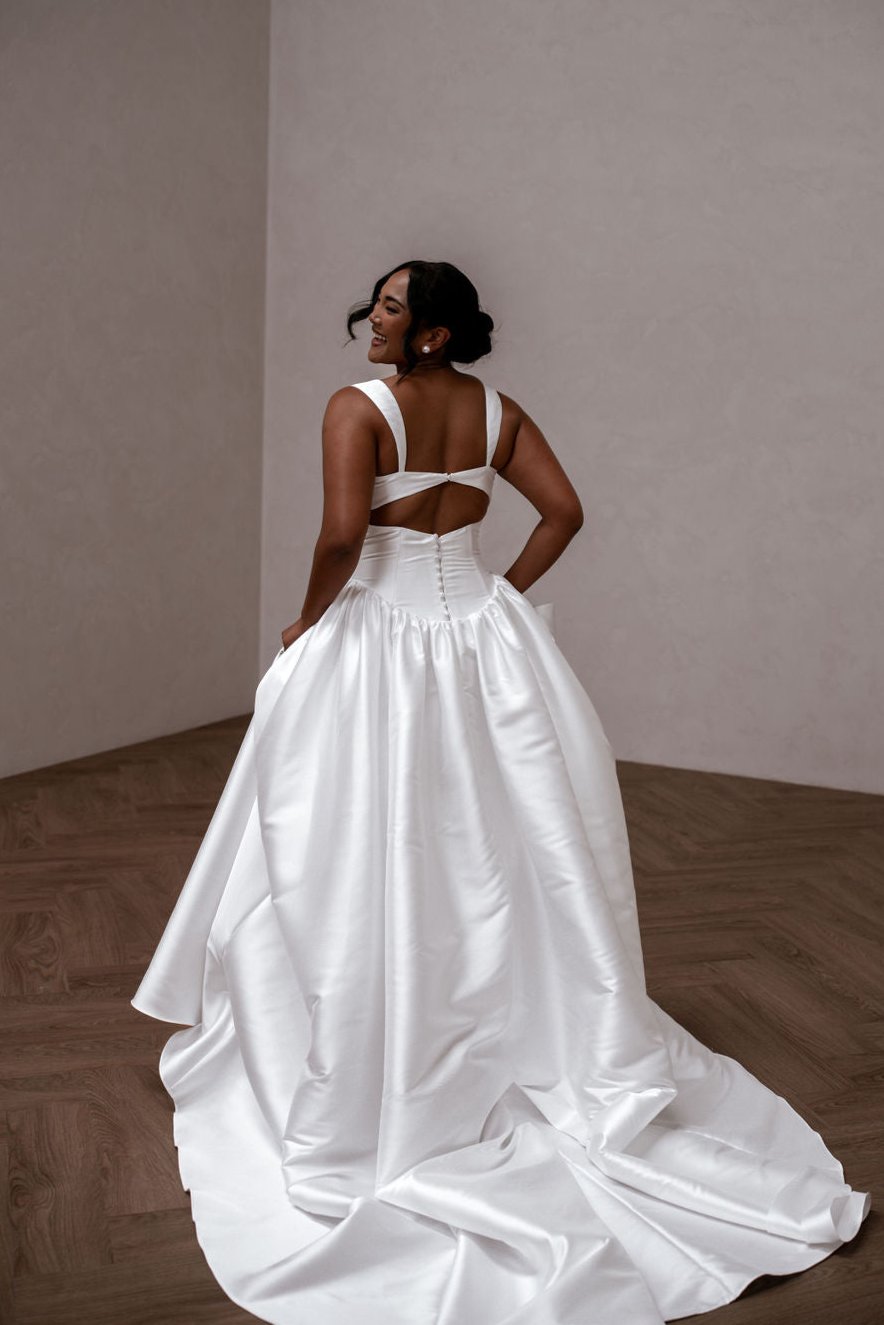 Raine - Stylish and Comfortable Women's Fashion Apparel for Casual Wear, Work, and Special Occasions