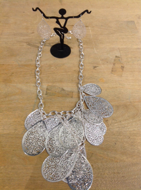 Elegant Silver Medallion Necklace & Matching Earrings Set - Perfect for Weddings, Parties & Special Occasions