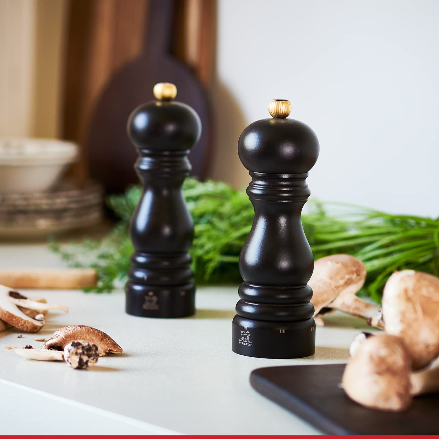 Peugeot Paris u'Select Manual Pepper Mill - Adjustable Coarseness - Premium Beechwood & Chocolate Finish - Perfect for Kitchen, Dining Table & Gourmet Cooking