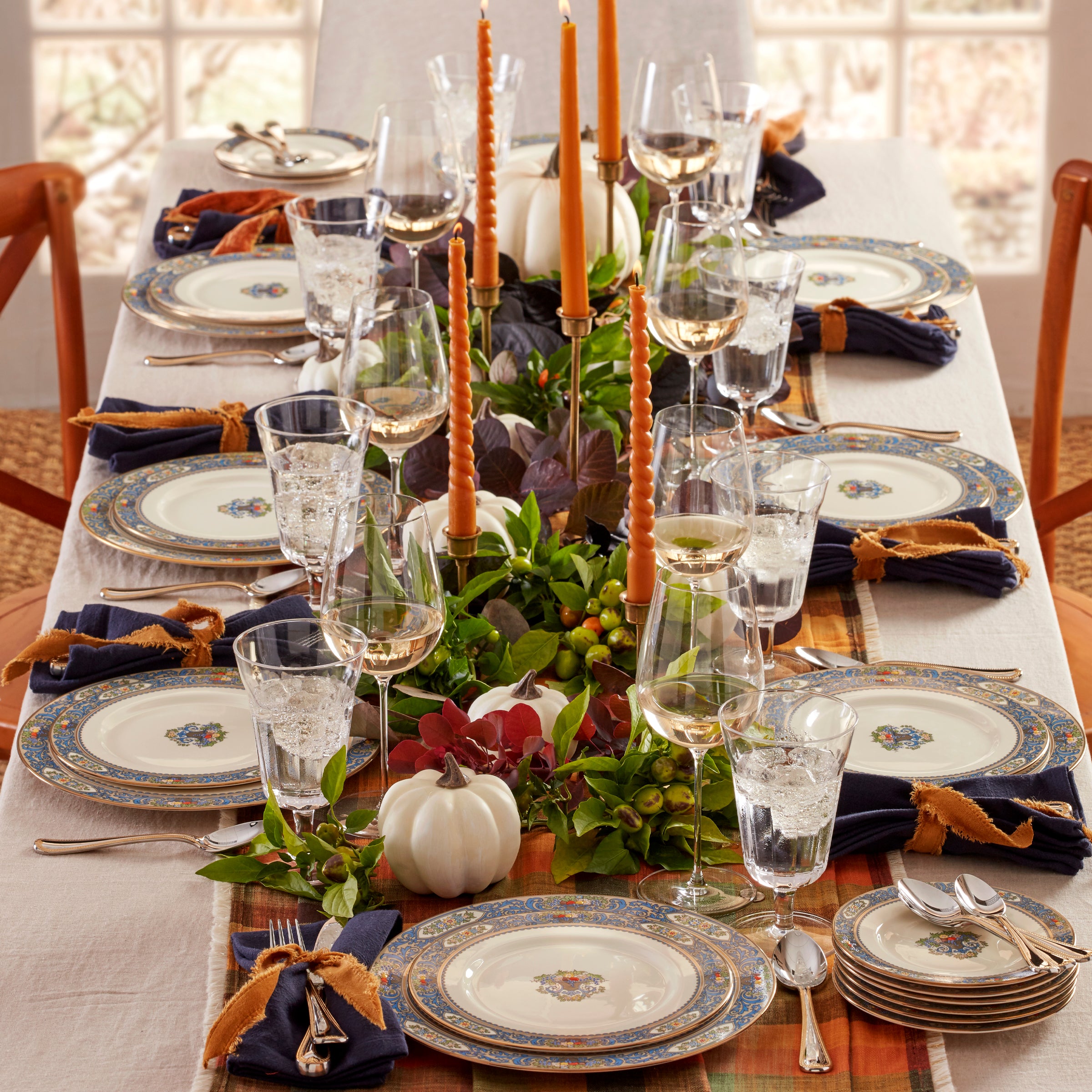 Autumn Themed Bread Serving Plate - Elegant Ceramic Dinnerware for Fall Gatherings, Thanksgiving, and Holiday Entertaining