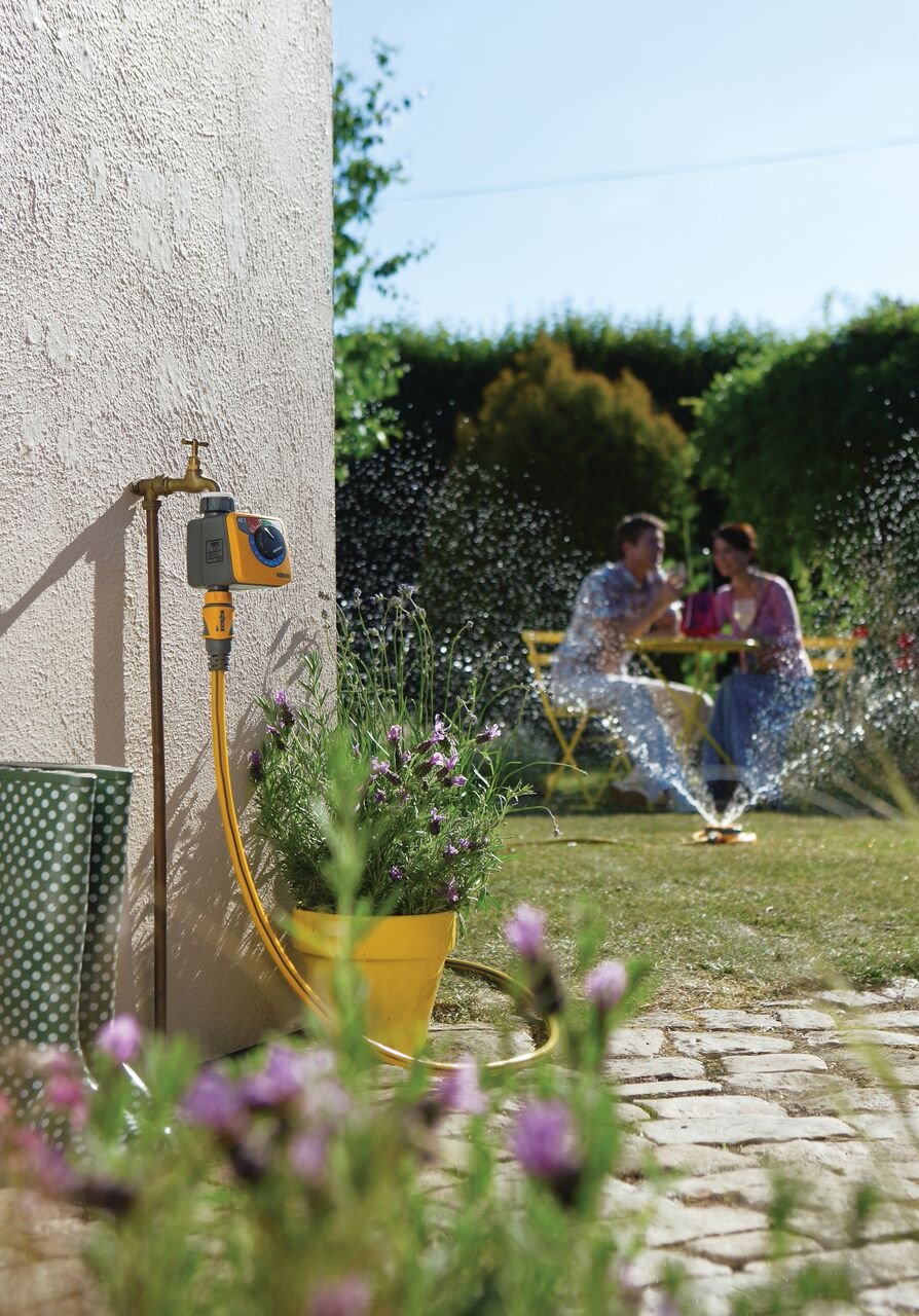 Hozelock Simple Water Timer - Automatic Garden Irrigation System for Lawns, Plants & Flower Beds | Easy-to-Use Outdoor Sprinkler Timer for Water Conservation