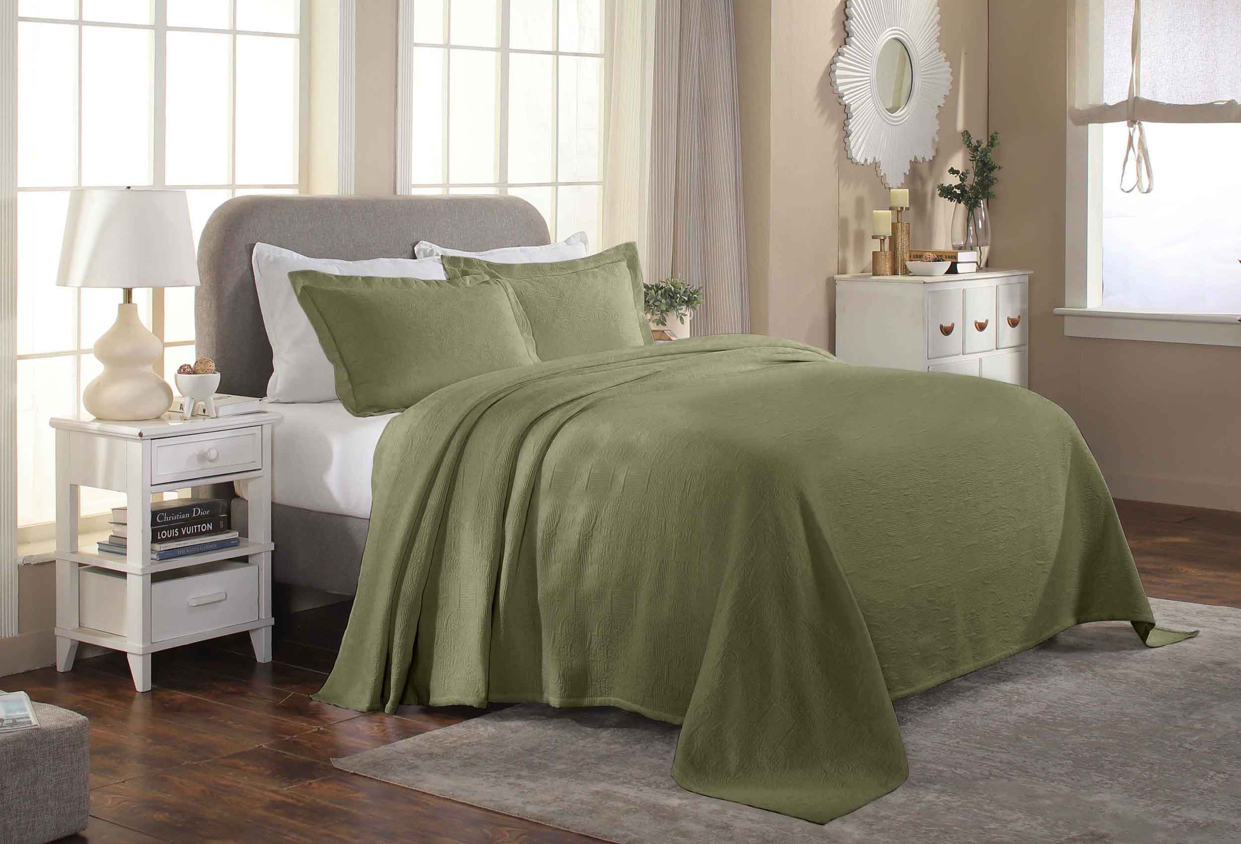 Florin Cotton Matelassé Jacquard Bedspread Set with Scrolling Medallion Design - Luxury Queen/King Size Bedding for Master Bedroom, Guest Room & Hotel Decor