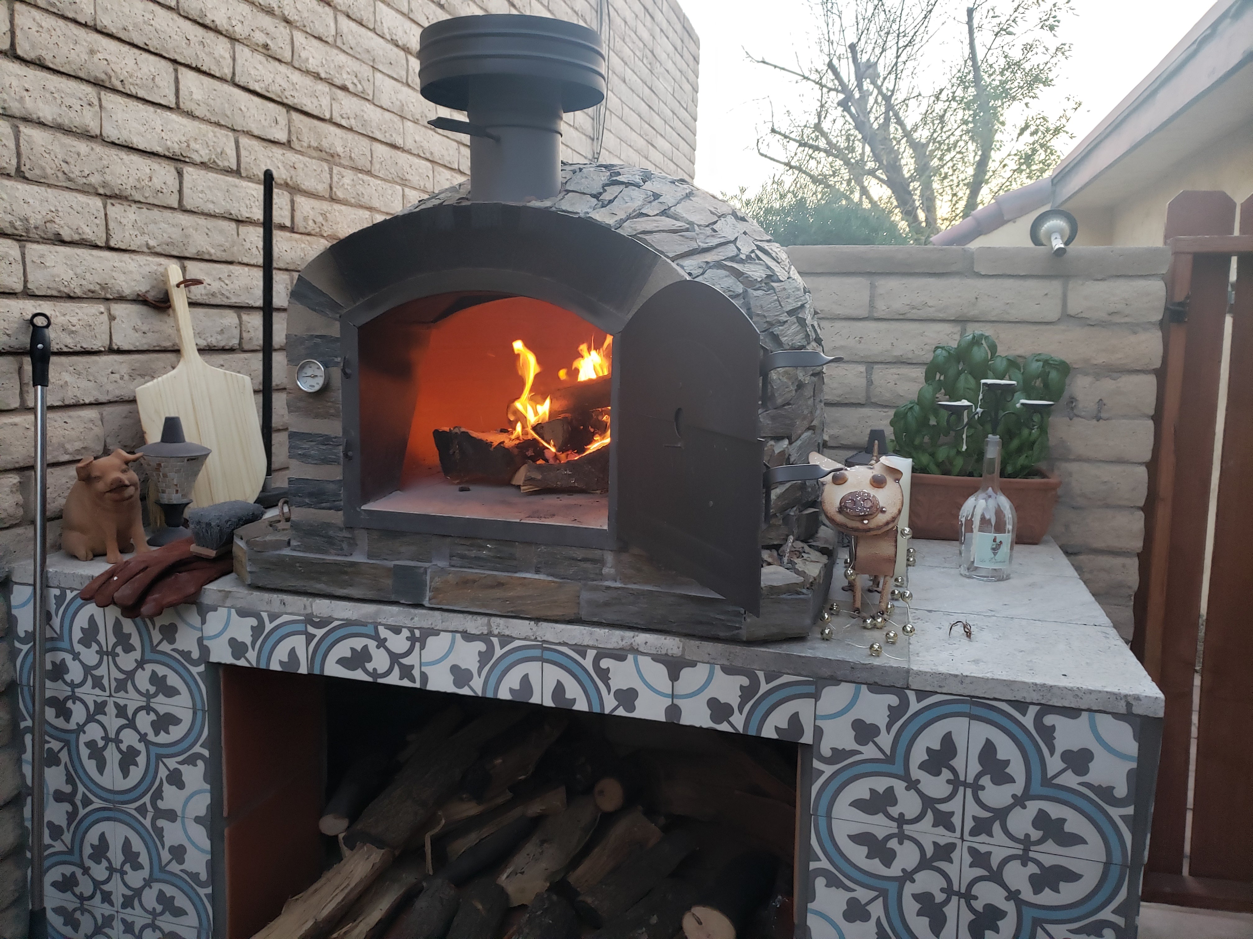 Premium LISBOA STONE FINISH Outdoor Pizza Oven - Authentic Wood Fired Brick Oven for Backyard, Patio & Garden - Perfect for Homemade Pizza, Bread & Italian Cooking
