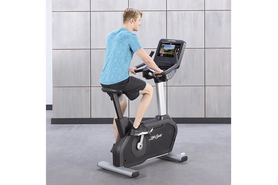 Life Fitness Club Series Plus Upright Lifecycle Bike with SE3 Console - Commercial Grade Exercise Bike for Home & Gym Use - Perfect for Cardio Workouts & Indoor Cycling Training