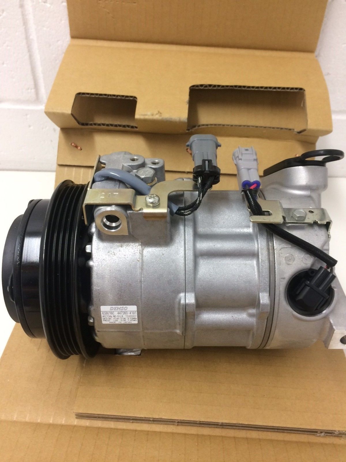 Genuine Holden Commodore VE V8 Air Conditioning Compressor Part Number 92265299 - Perfect for AC System Repair & Replacement