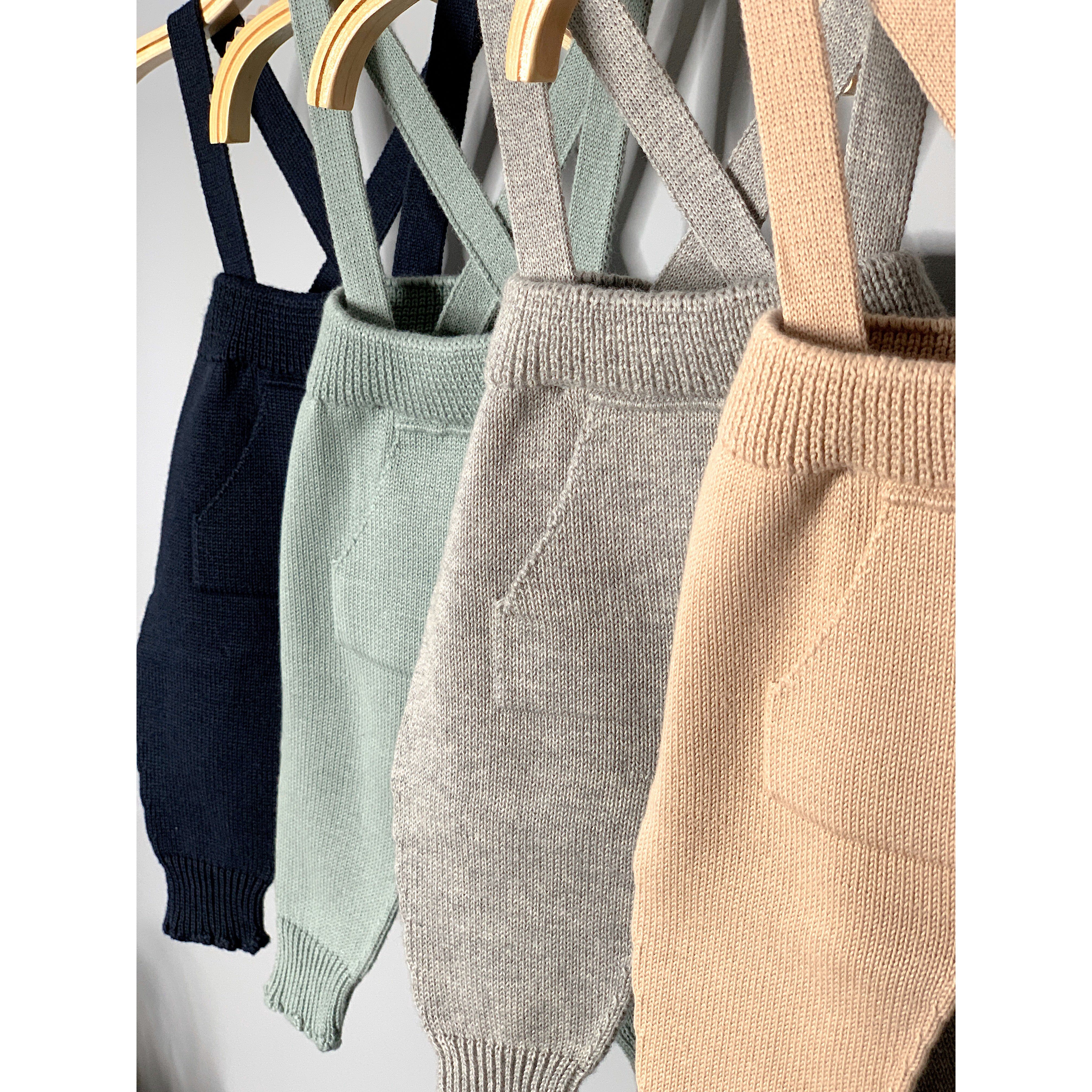 Stylish Knitted Trousers with Adjustable Braces - Comfortable Stretch Pants for Men & Women | Perfect for Casual Wear, Office Outfits & Fall Fashion