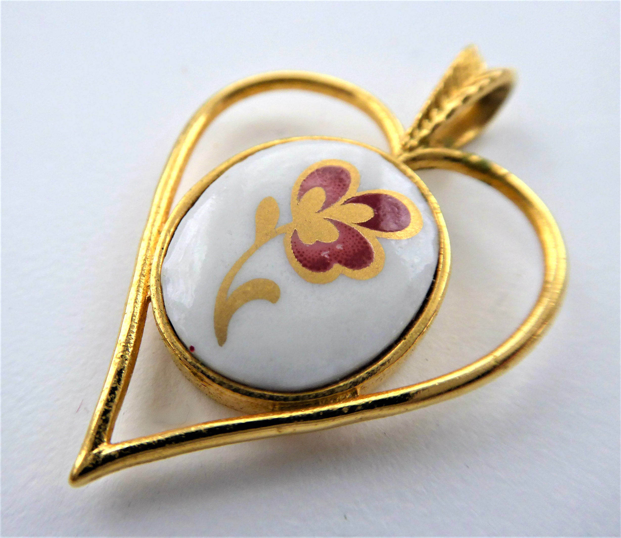 Vintage Villeroy & Boch Heart Pendant Necklace - 1980s Red Flower Design with 24kt Gold Plating by Danbury Mint | Perfect for Valentine's Day Gifts, Anniversary Presents & Retro Jewelry Collectors