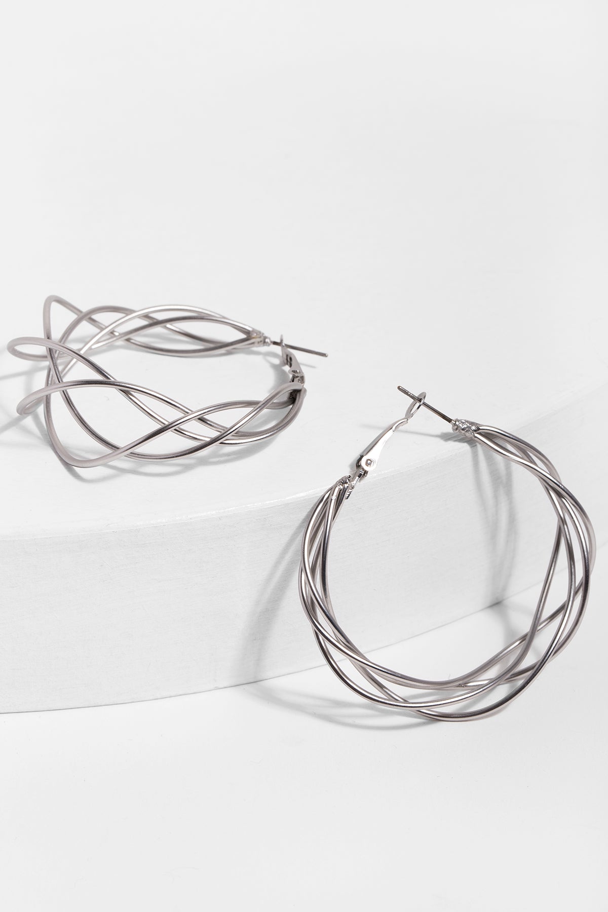 Stylish Multi-Surface Hoop Earrings for Women - Gold & Silver Fashion Jewelry - Perfect for Everyday Wear, Parties & Gifting
