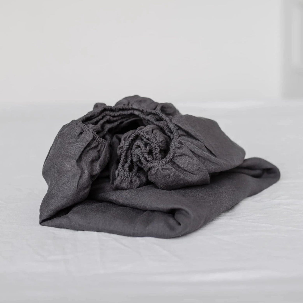 Charcoal Dark Grey 100% Linen Fitted Sheet - Queen Size Bed Sheet Set - Breathable & Soft for All Seasons - Perfect for Master Bedroom, Guest Room & Vacation Homes