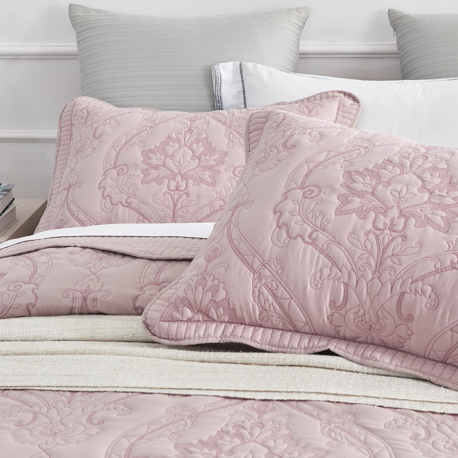 CHIXIN Queen Size Lightweight Reversible Bedspread Coverlet Set - 4 Piece Damask Paisley Pattern Bedding with Beautiful Stitching (Pale Rose) - Perfect for Master Bedroom, Guest Room & Dorm Decor