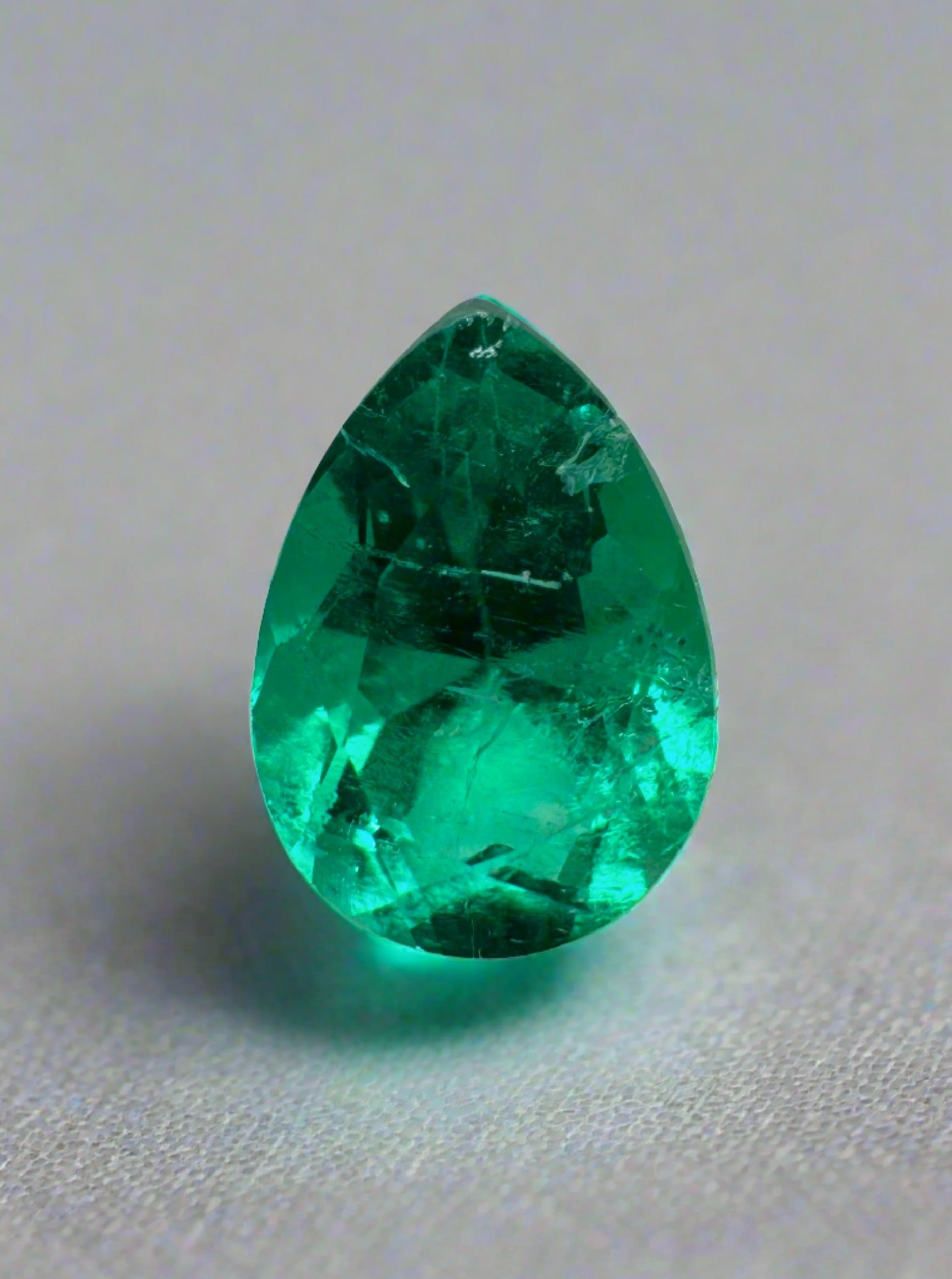 1.0 Carat 8x5.5mm AAA+ Natural Loose Colombian Emerald Pear Cut Gemstone for Jewelry Making, Engagement Rings & Fine Collections