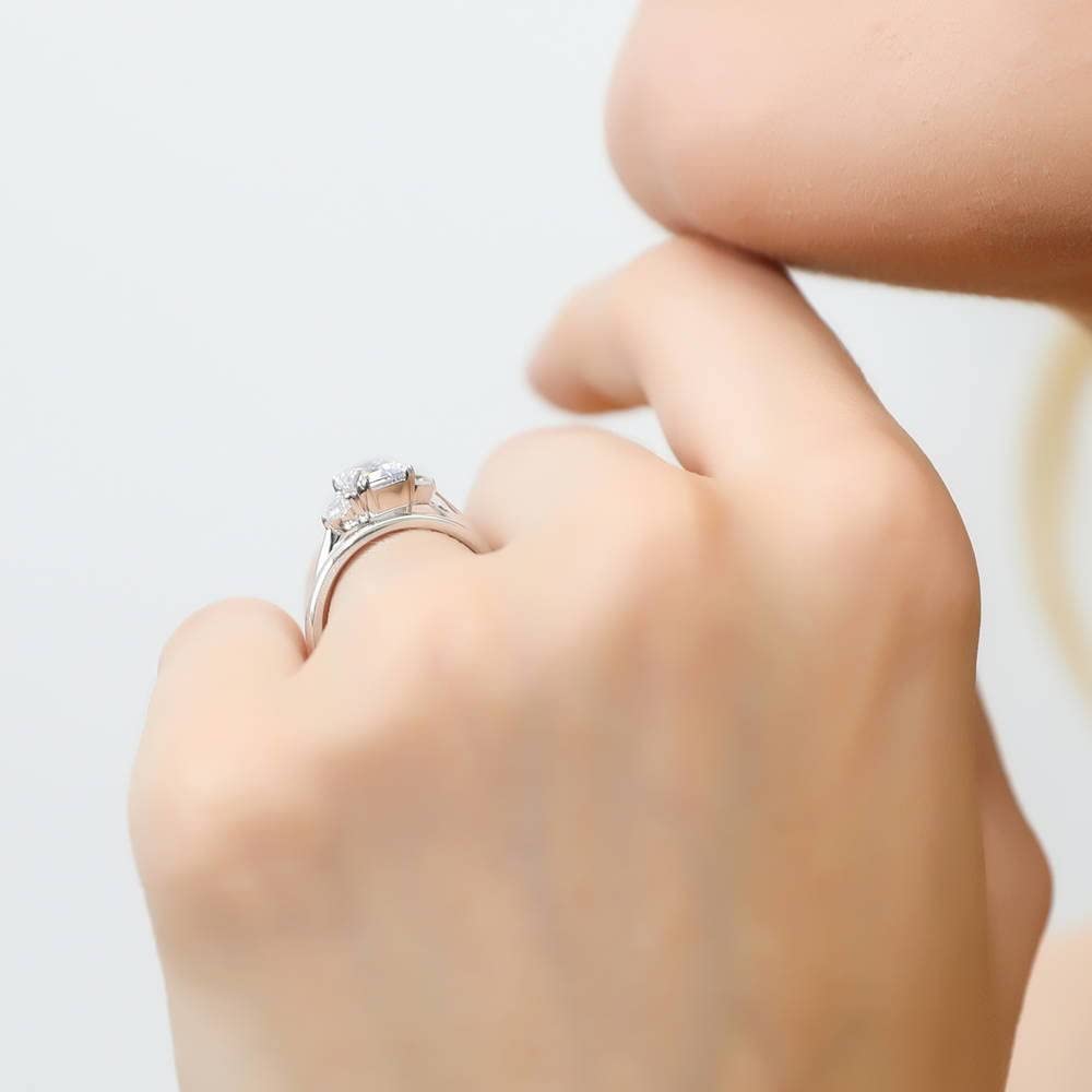 BERRICLE Sterling Silver 3-Stone Wedding Engagement Ring Set - 1 Carat Emerald Cut Cubic Zirconia CZ for Women - Rhodium Plated Size 4-10 - Perfect for Proposals, Anniversaries & Special Occasions