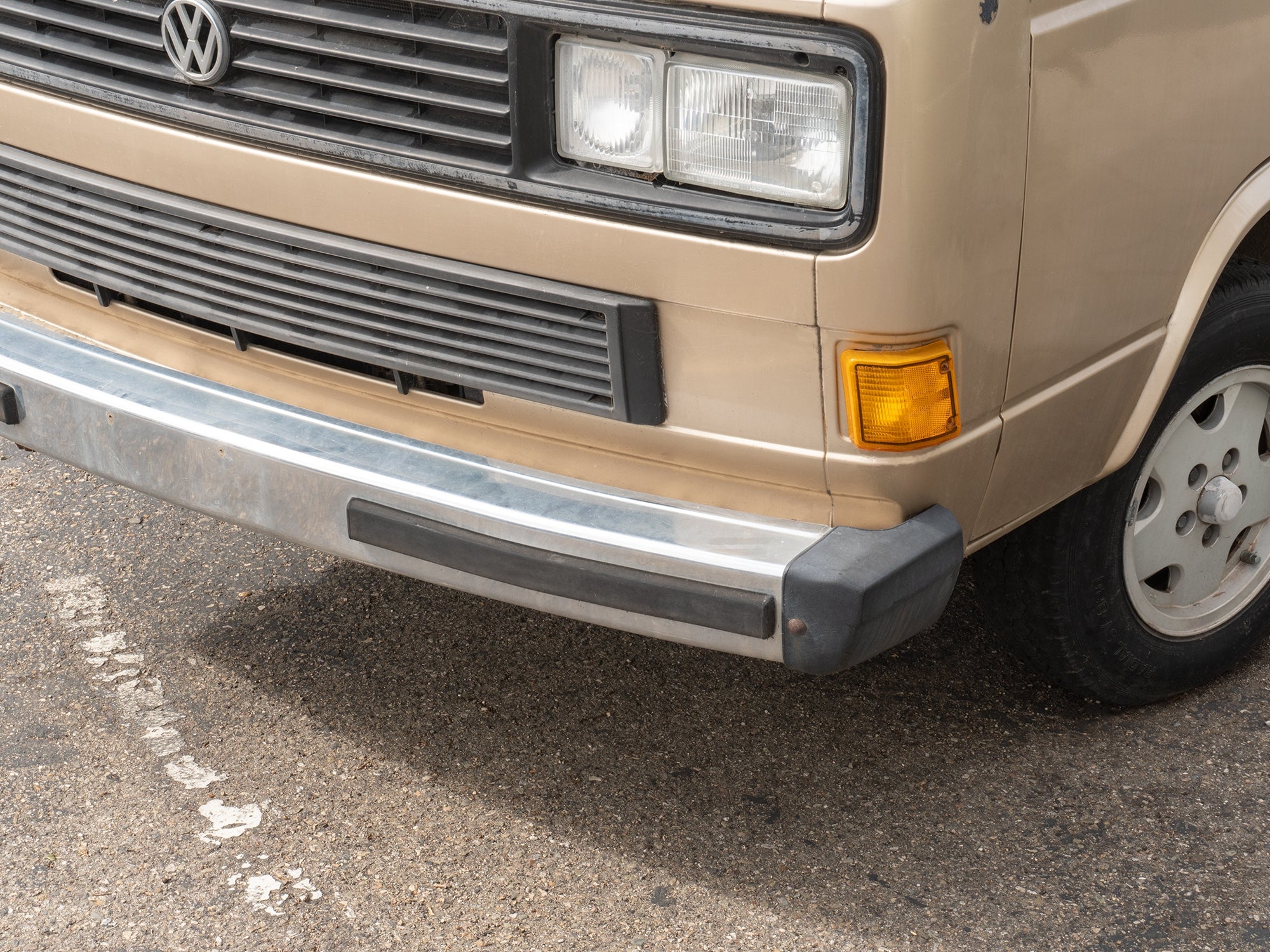 High-Quality Front Bumper Pad Strip Left/Right for VW Vanagon - Durable Protection for Parking & City Driving