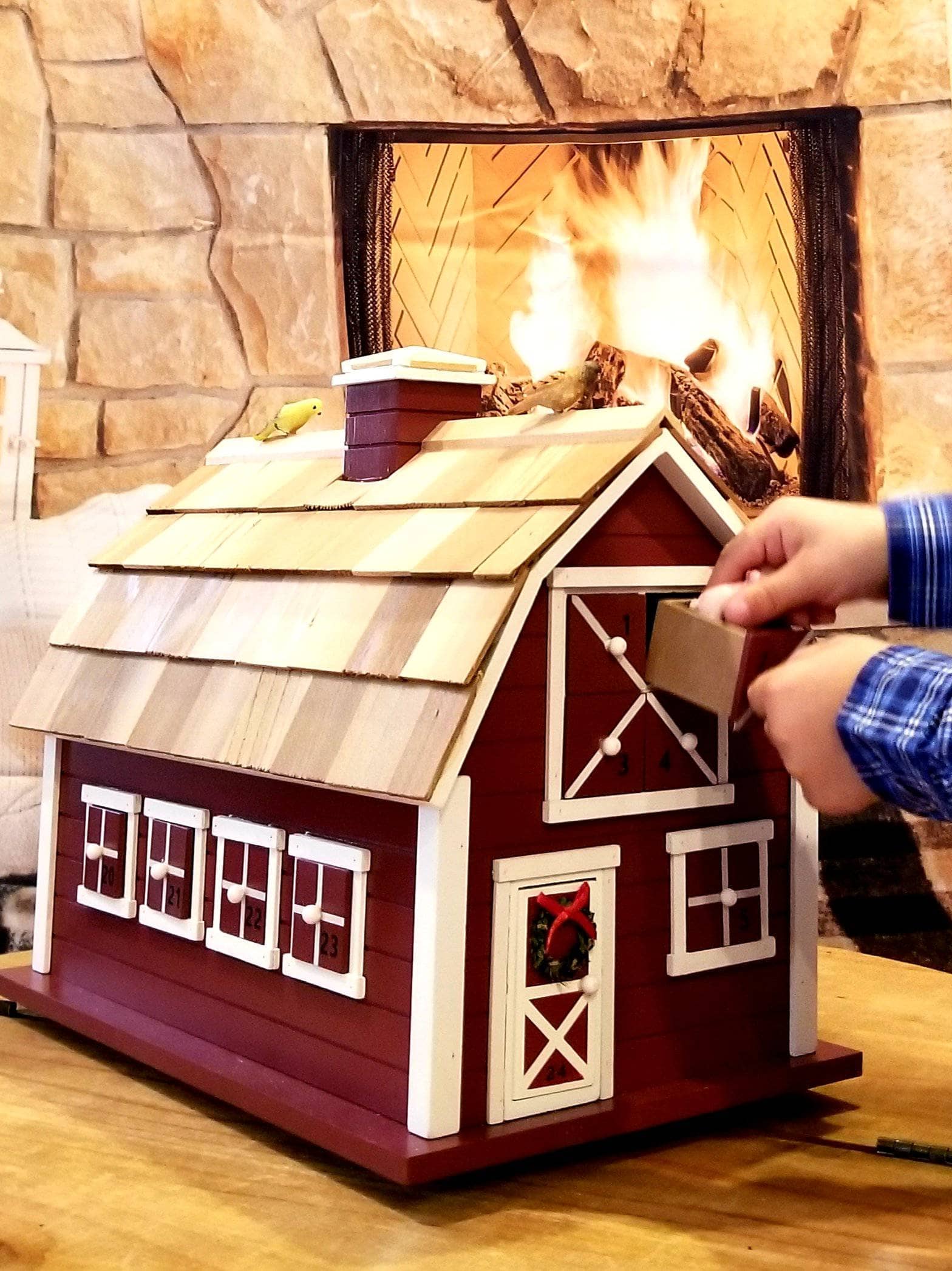 Barn Advent Calendar Birdhouse - 24 Days Countdown to Christmas for Bird Lovers | Perfect Holiday Decoration & Gift for Birdwatching Enthusiasts