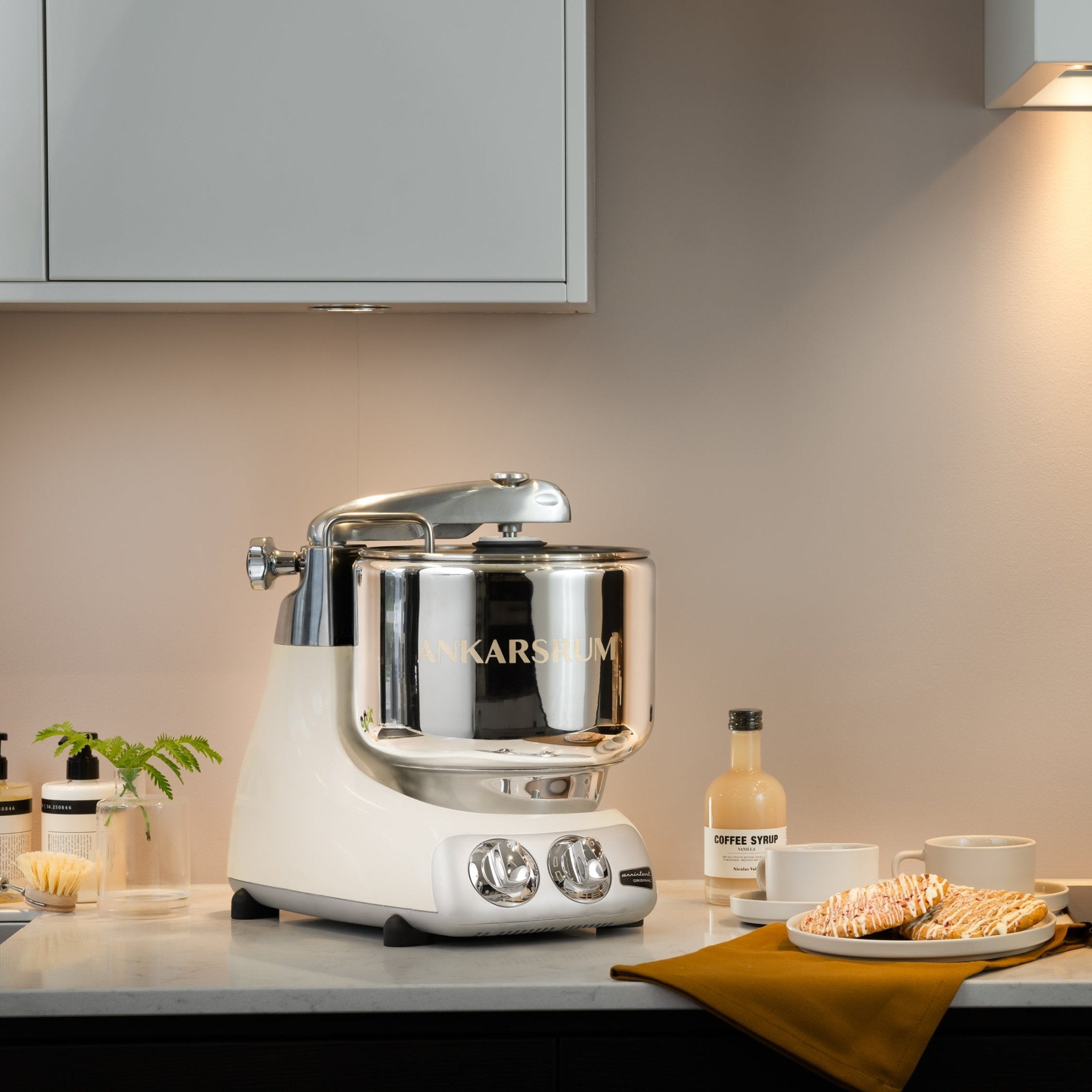 Ankarsrum AKM6230 Stand Mixer - Powerful 7QT Kitchen Mixer with 10 Speeds, Dough Hook & Whisk - Perfect for Baking Bread, Cakes, Cookies - Light Cream Color (AKM6230 Creme Light) - Ideal for Home Bakers & Professional Kitchens