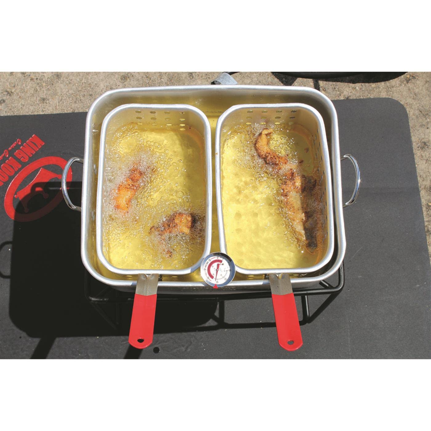 King Kooker 1618 16-Inch Propane Outdoor Cooker with Aluminum Pan & 2 Frying Baskets - Portable Gas Burner for Camping, Tailgating, Backyard BBQs, and Outdoor Cooking