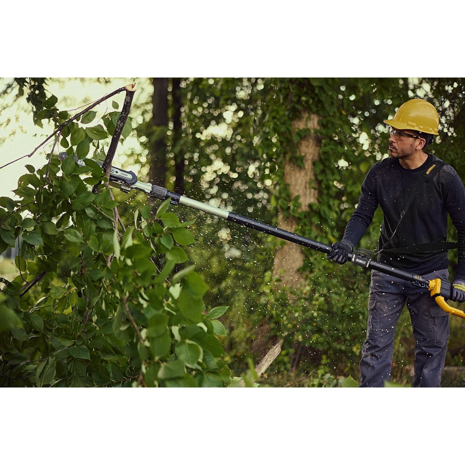 DEWALT 60V MAX Cordless Telescoping Pole Saw Kit with Battery and Charger - DCPS671X1 - Perfect for Tree Trimming, Landscaping, and Outdoor Yard Maintenance