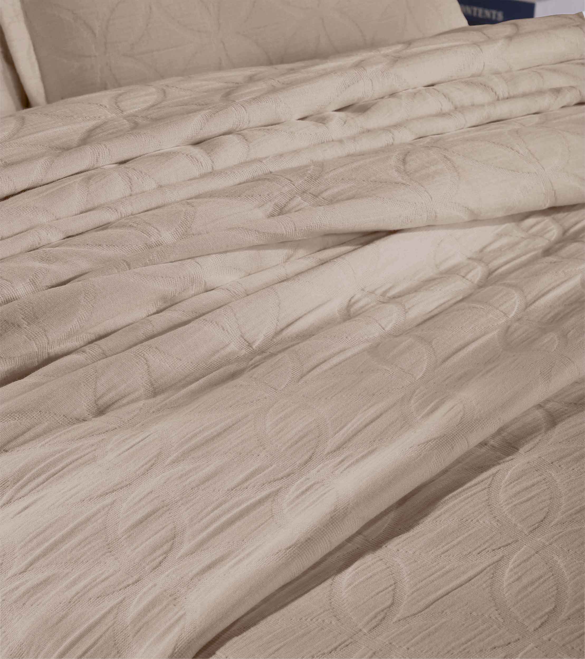 Serenity Cotton Matelasse Celtic Circle Airy Bedspread Set - Queen Size Lightweight Quilted Coverlet with All-Over Embroidery for Bedroom Decor, Guest Room & Cozy Home Styling