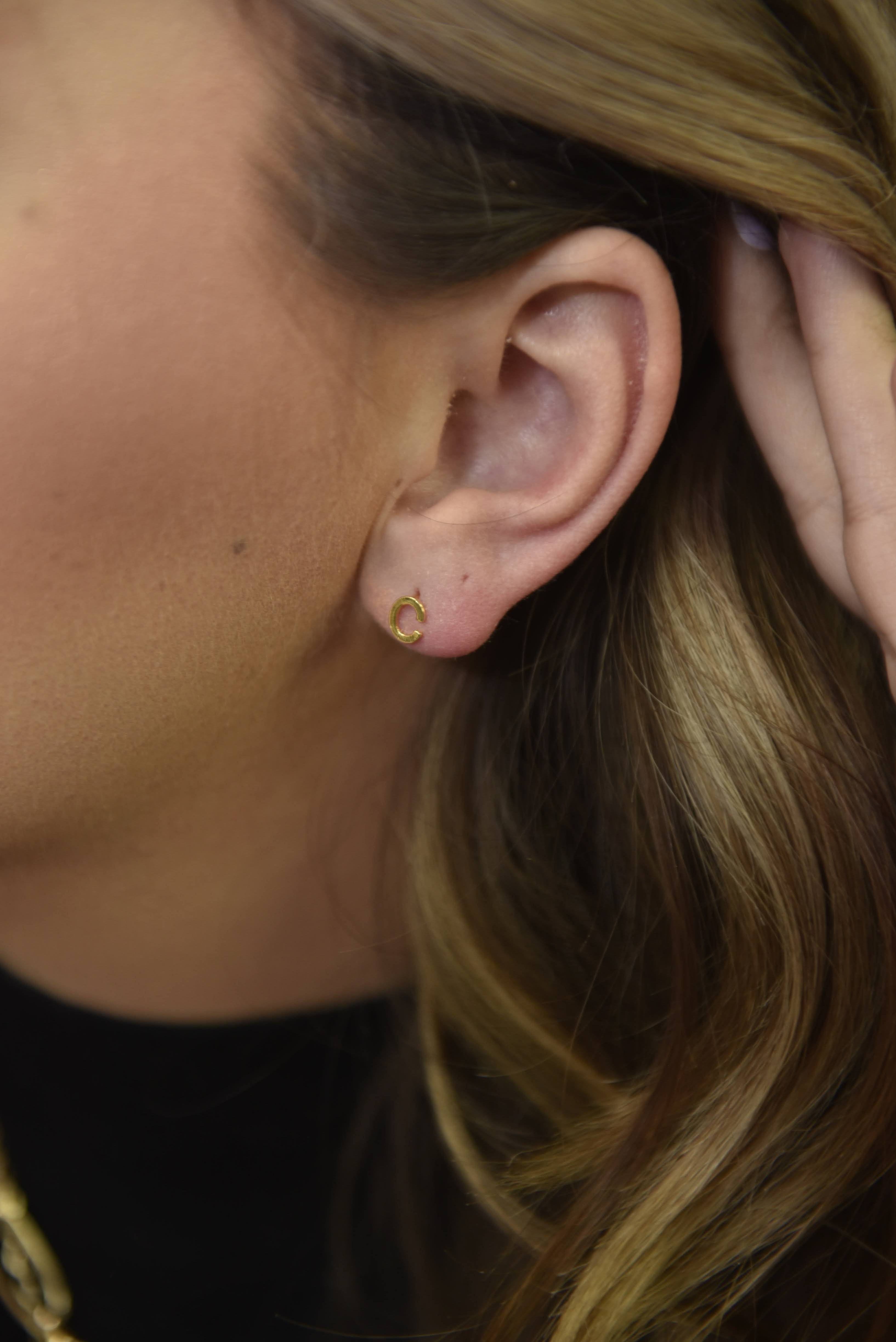 Gold Initial Stud Earrings for Women - Personalized A-Z Letter Earrings - Minimalist Dainty Jewelry Gift for Her - Perfect for Everyday Wear, Birthdays & Special Occasions