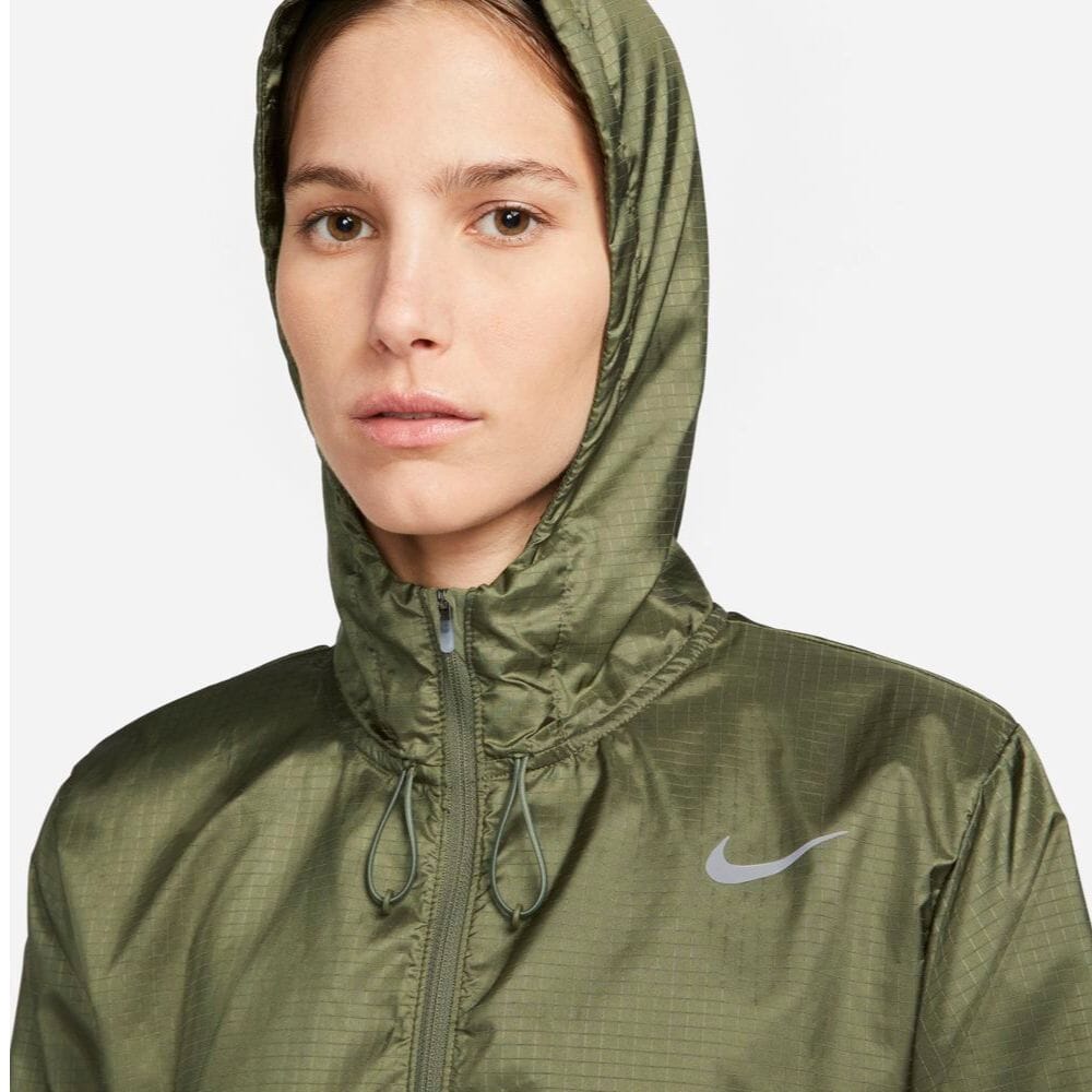 Nike Women's Essential Lightweight Jacket - Water-Resistant Windbreaker for Running, Hiking & Outdoor Activities | Perfect for Spring & Fall Layering