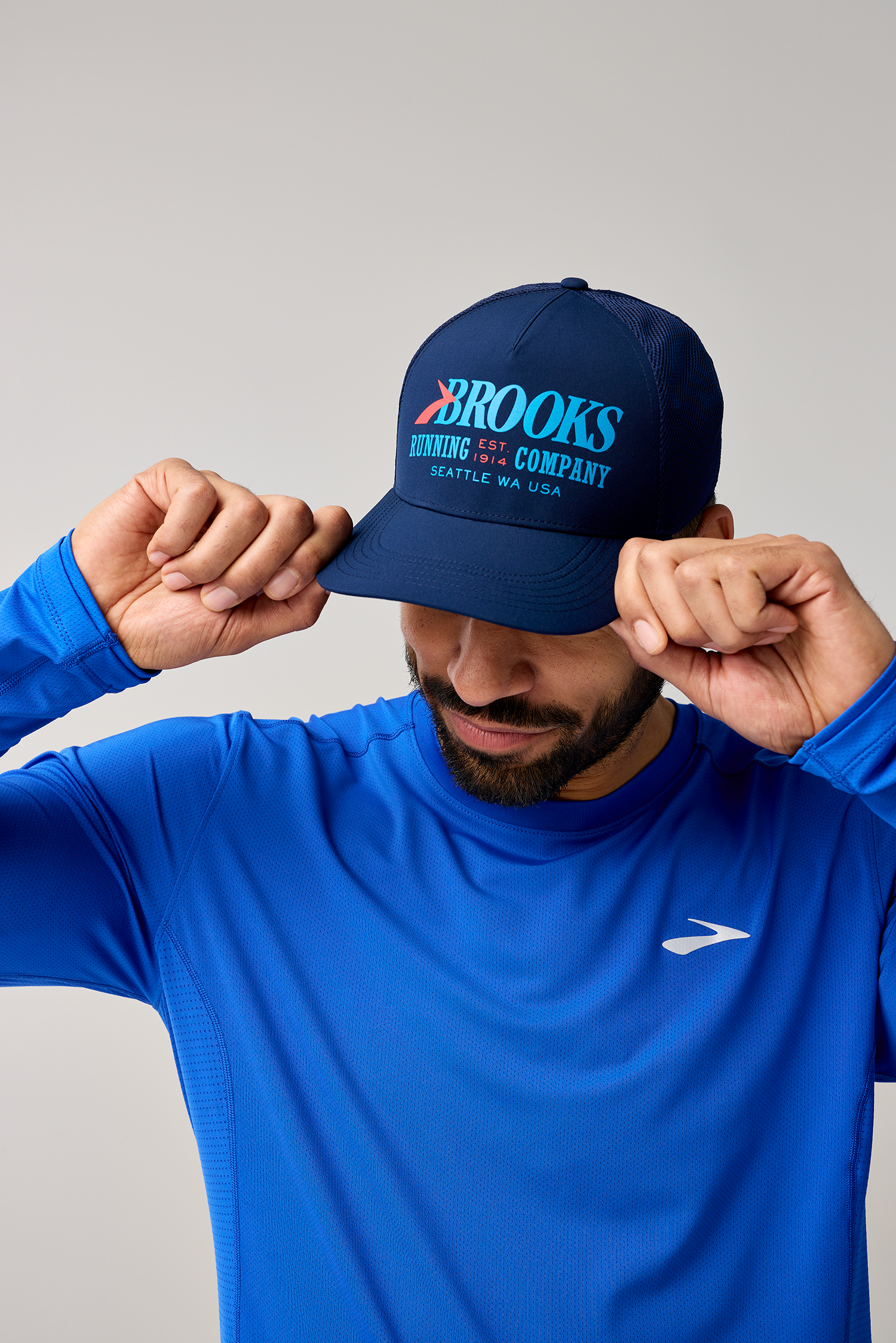 Surge Trucker Hat (472 Navy/Brooks Running) - Adjustable Snapback Cap for Running, Hiking & Outdoor Activities - Breathable Mesh Back for Comfort