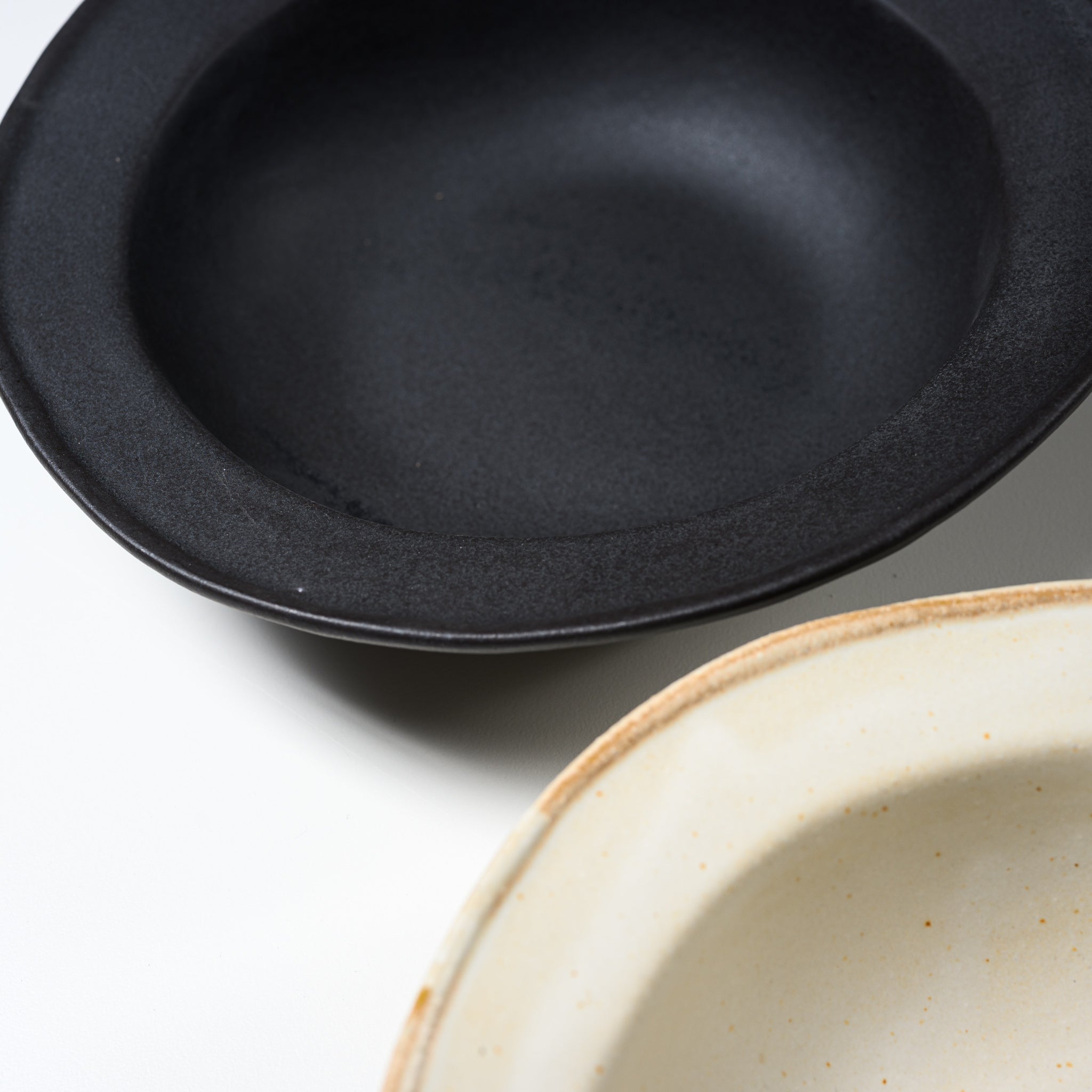 Premium Wakasama Kiln Soup Rim Bowl - 20 cm Ceramic Rice Bowl with Two Color Options - Perfect for Asian Cuisine, Ramen, and Home Dining