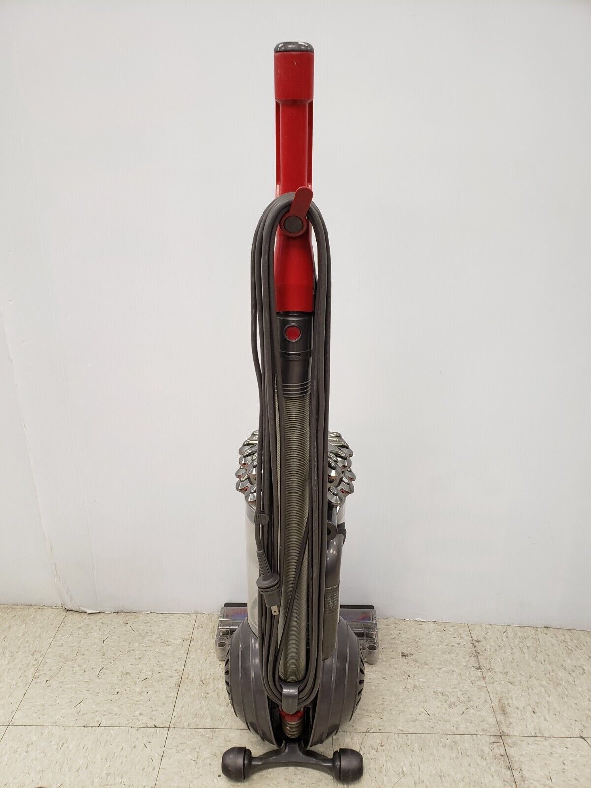 Dyson DC77 Upright Vacuum Cleaner with Powerful Suction - Ideal for Pet Hair, Hardwood Floors & Carpet Cleaning
