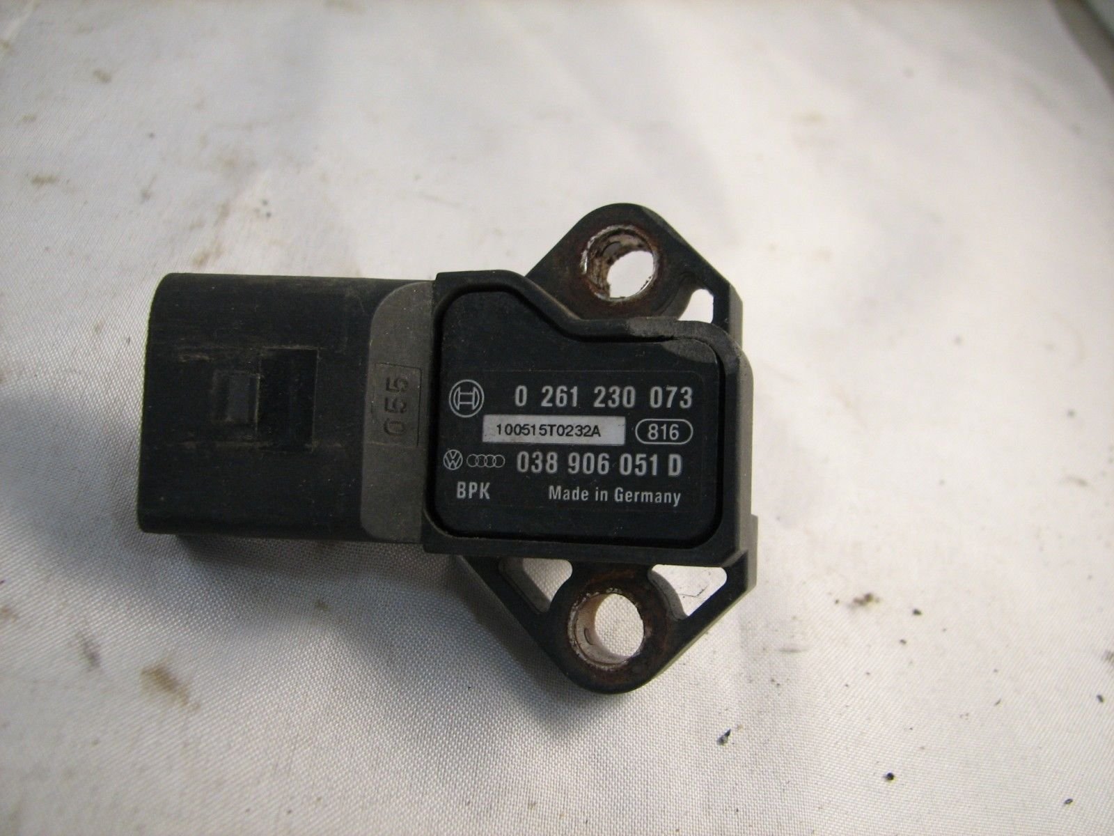 Volkswagen Pressure Sensor 038906051D - OEM Replacement Part for VW Cars - Improve Engine Performance & Fuel Efficiency | Ideal for Maintenance & Repair
