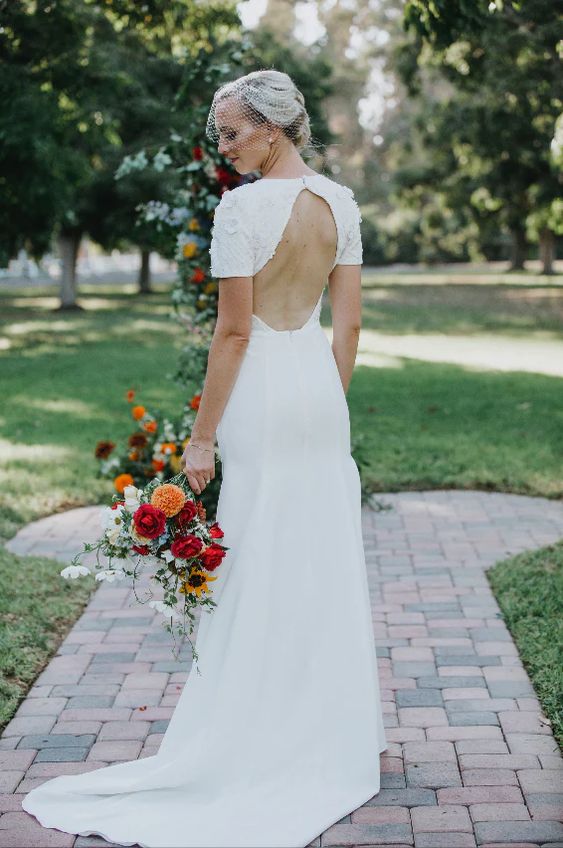 Sarah Seven Madison Sample Gown - Elegant Wedding Dress for Brides | Perfect for Beach Weddings, Garden Ceremonies & Formal Receptions