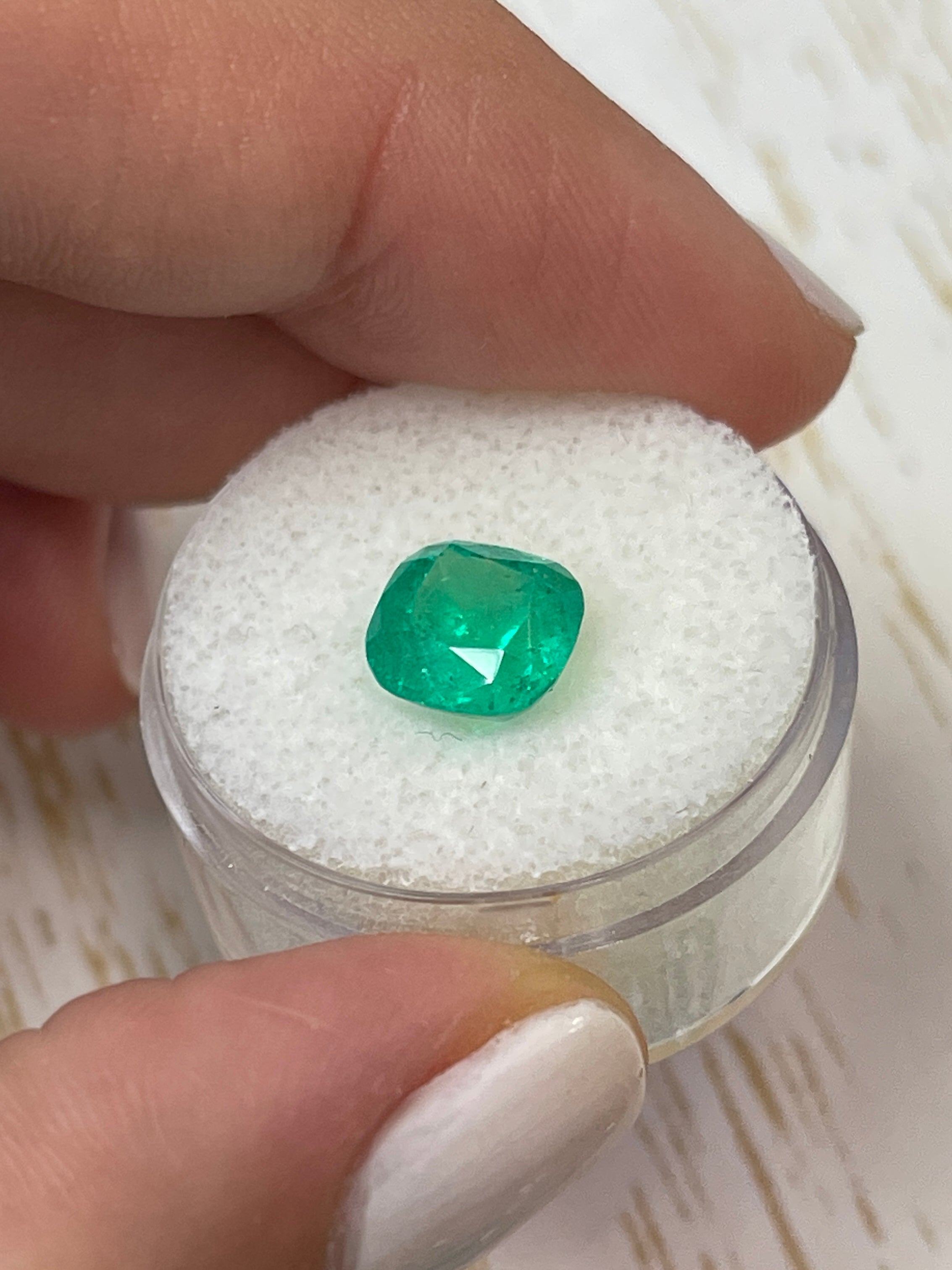 2.63 Carat Natural Colombian Emerald - 8.5x8.5mm Loose Cushion Cut Gemstone for Jewelry Making, Engagement Rings & Luxury Gifts
